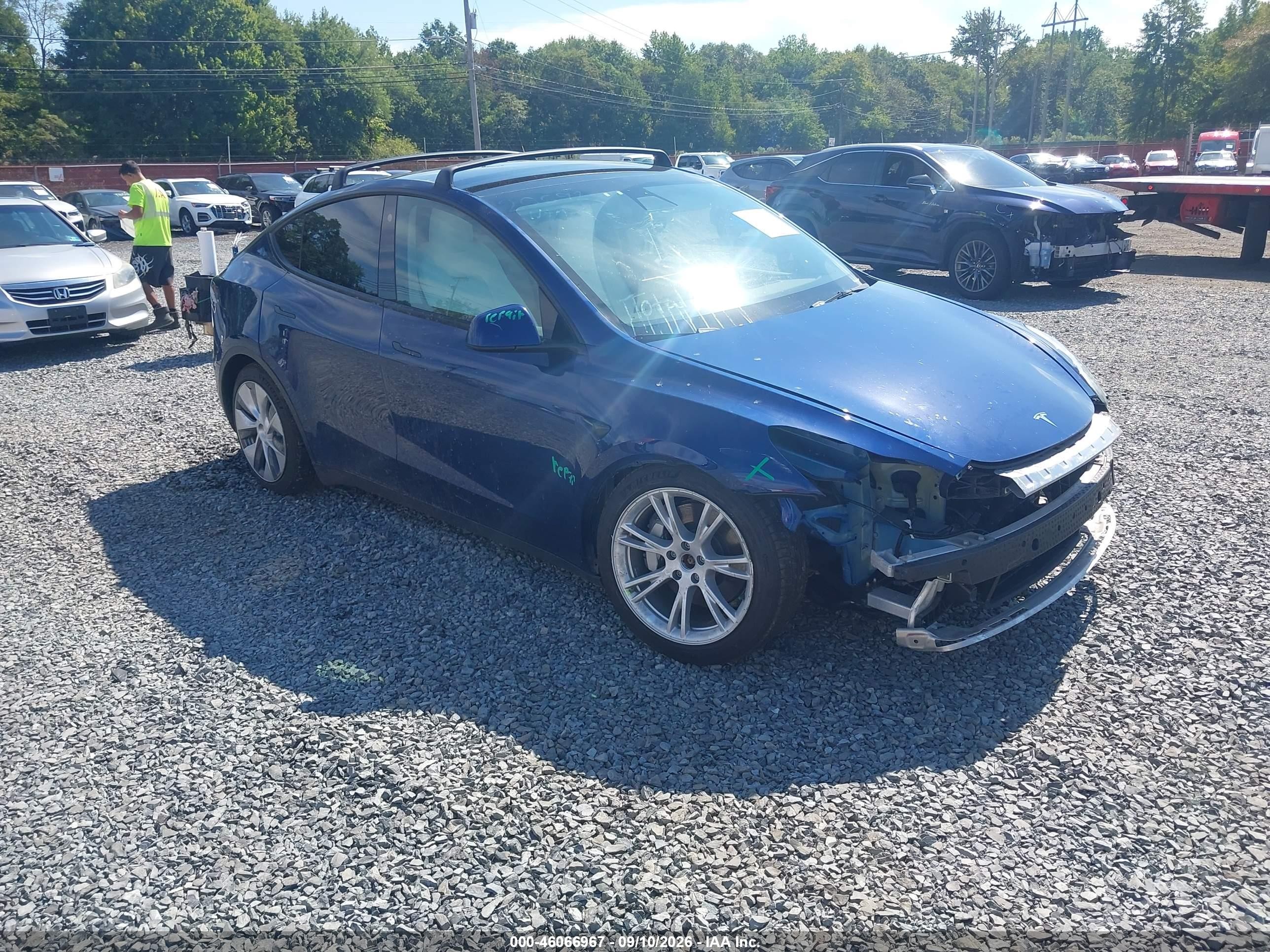 2022 Tesla Model Y VIN 7SAYGAEE8NF418620 — IAAI salvage auction photo