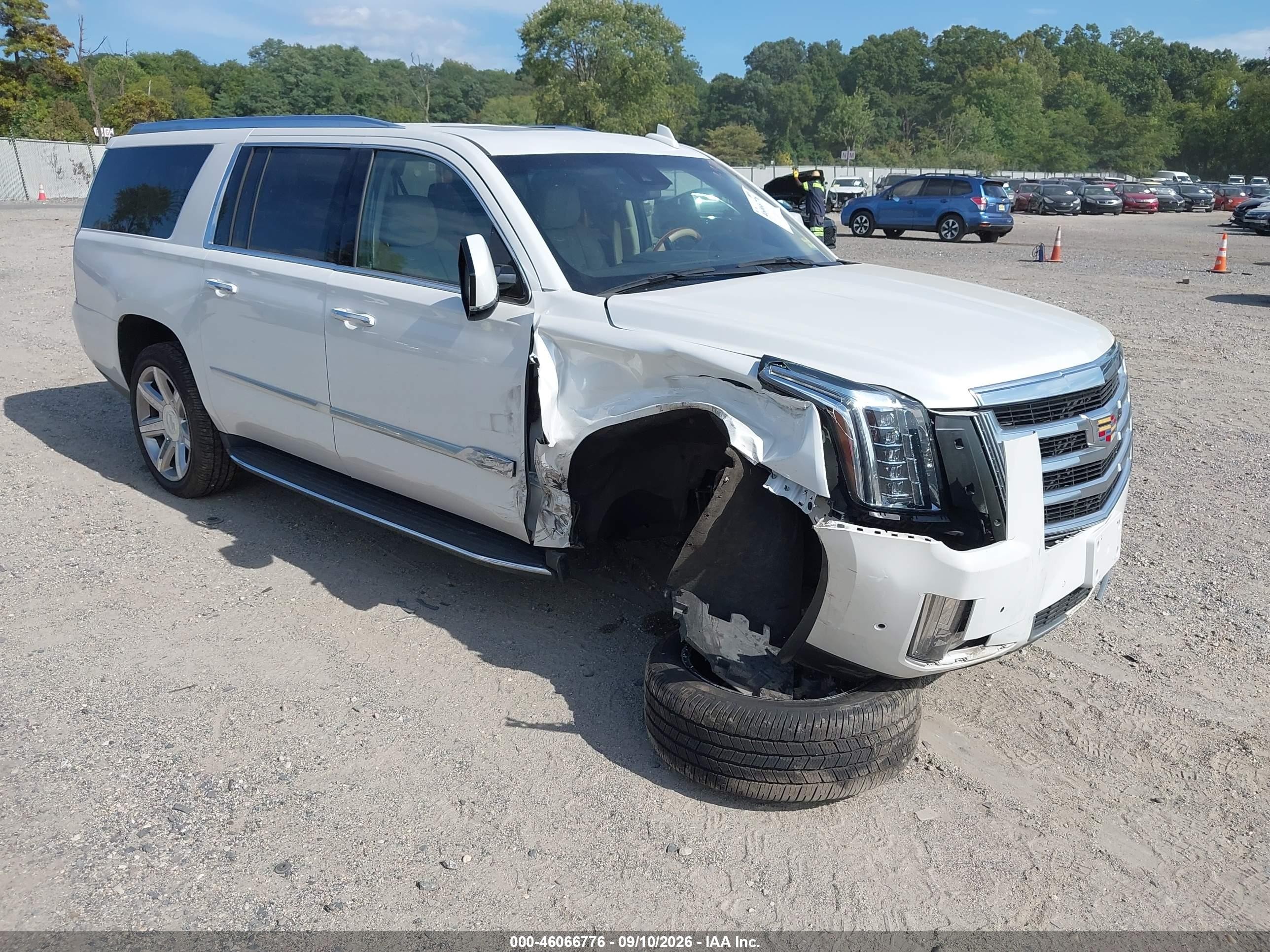 2020 Cadillac Escalade ESV VIN 1GYS4HKJ7LR267471 — IAAI salvage auction photo