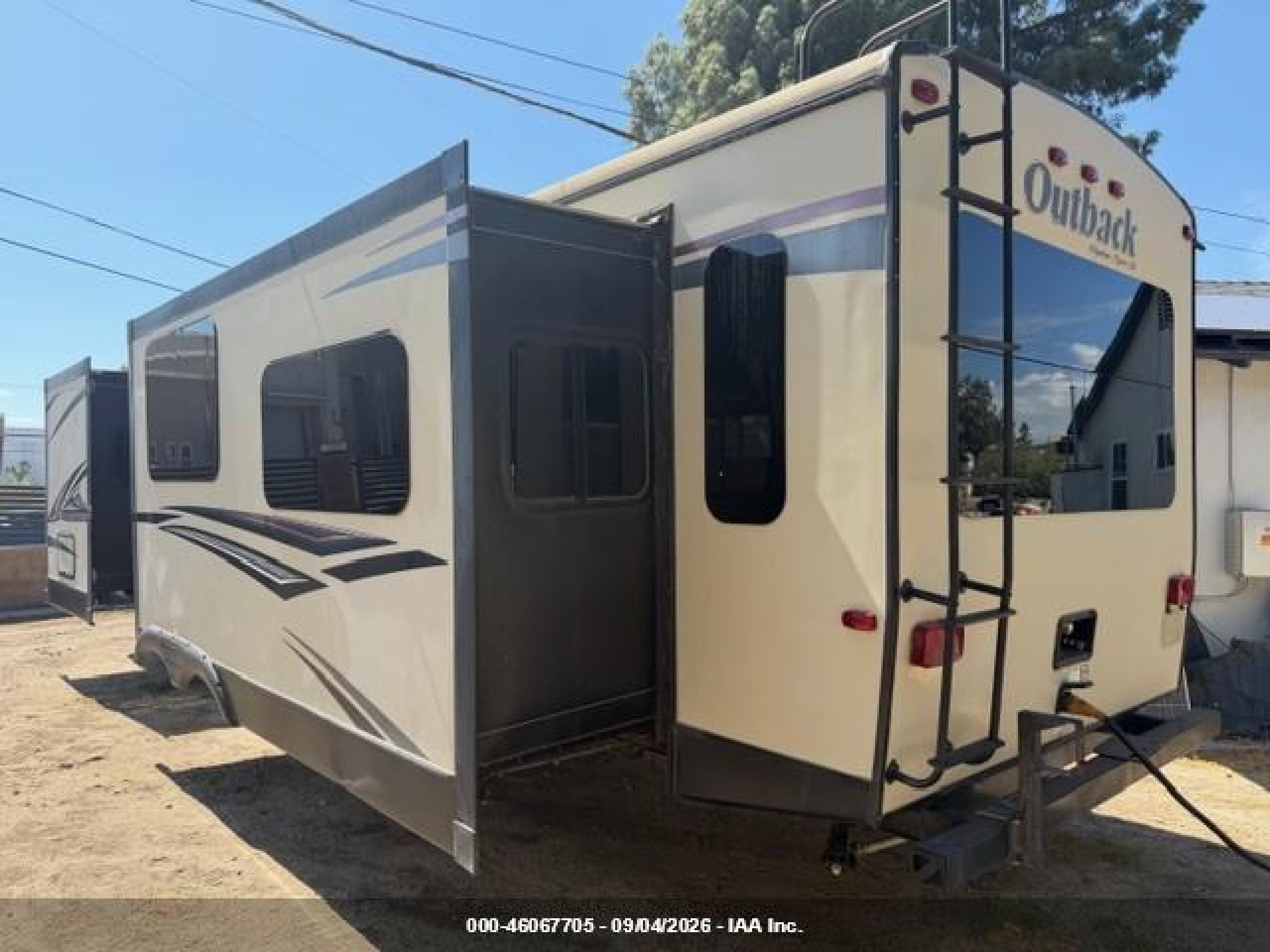 2015 Keystone Outback VIN 4YDT27726FB453461 IAAI salvage auction — Normal Wear, Clear (California), sold $9,000 on 2026-09-22 (photo 4)