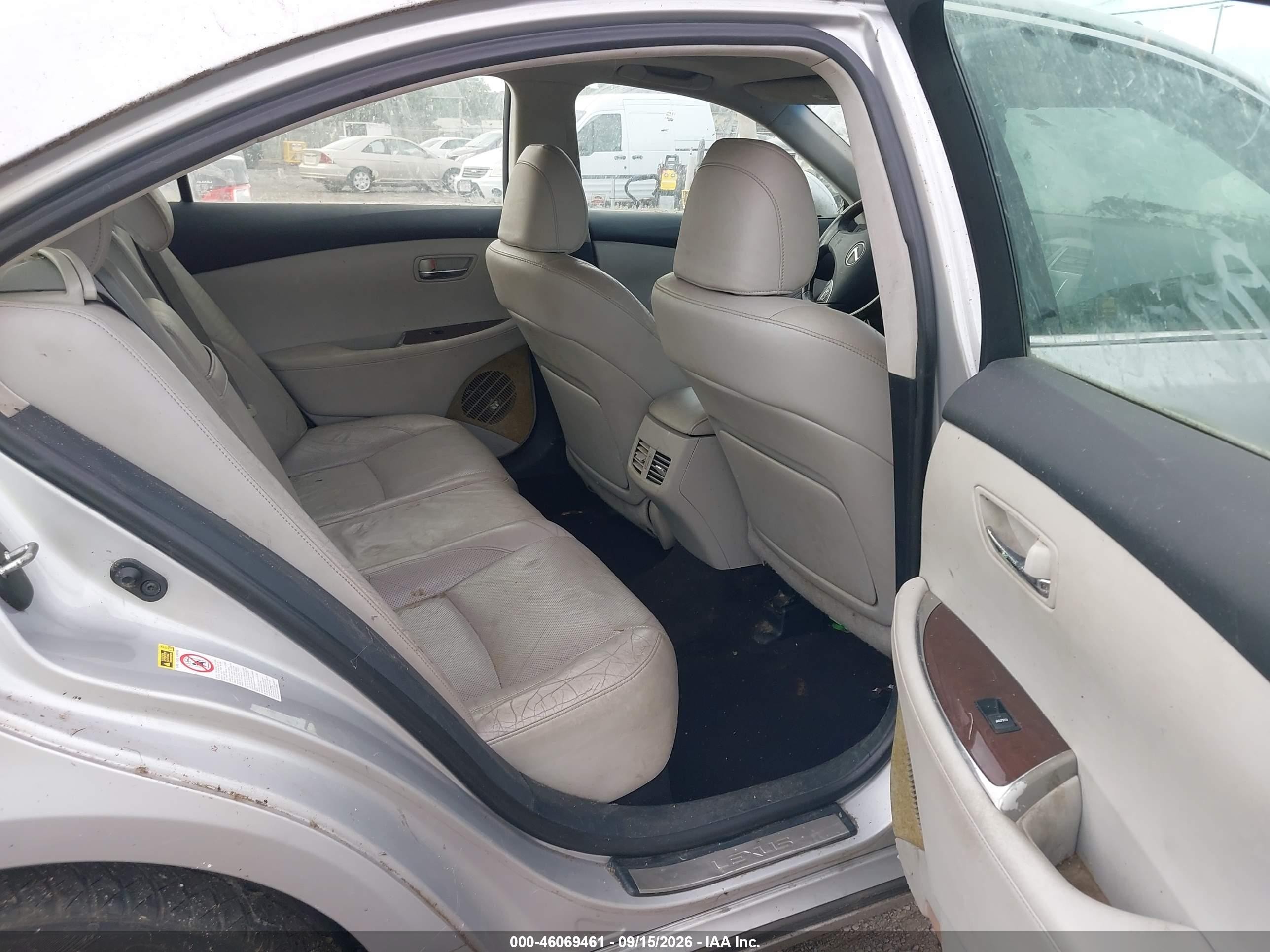 2011 Lexus Es 350 VIN JTHBK1EG4B2435057 IAAI salvage auction — Normal Wear, Clear (New York), sold $925 on 2026-10-08 (photo 8)