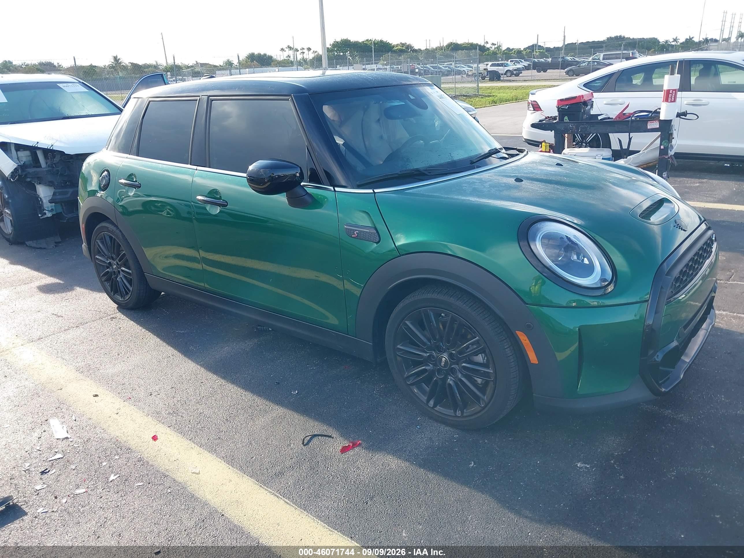 2024 Mini Hardtop VIN WMW53DK09R2U62606 — IAAI salvage auction photo