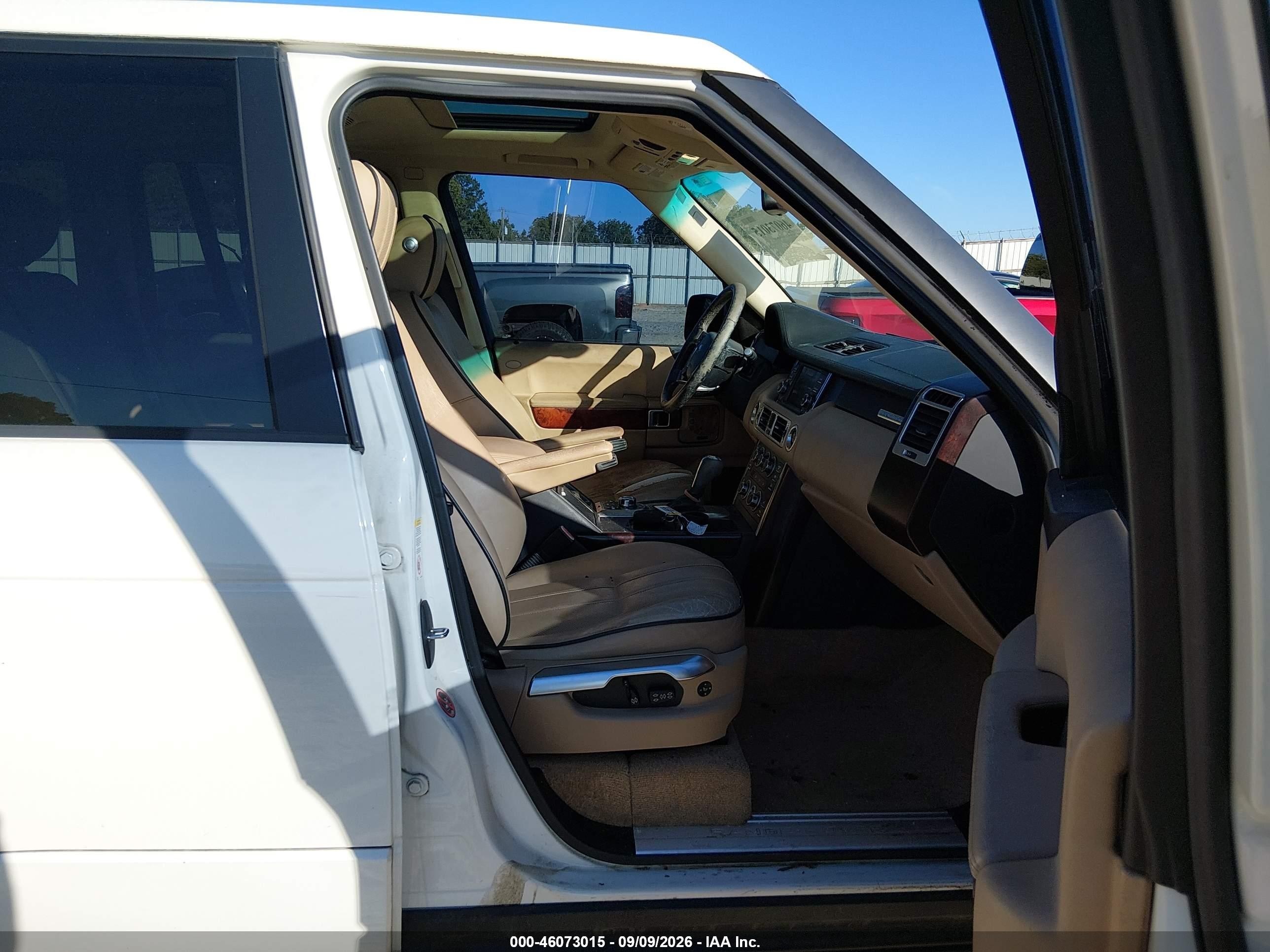 2010 Land Rover Range Rover VIN SALMF1D4XAA311135 IAAI salvage auction — Unknown, Clear (Tennessee), sold $700 on 2026-09-14 (photo 5)