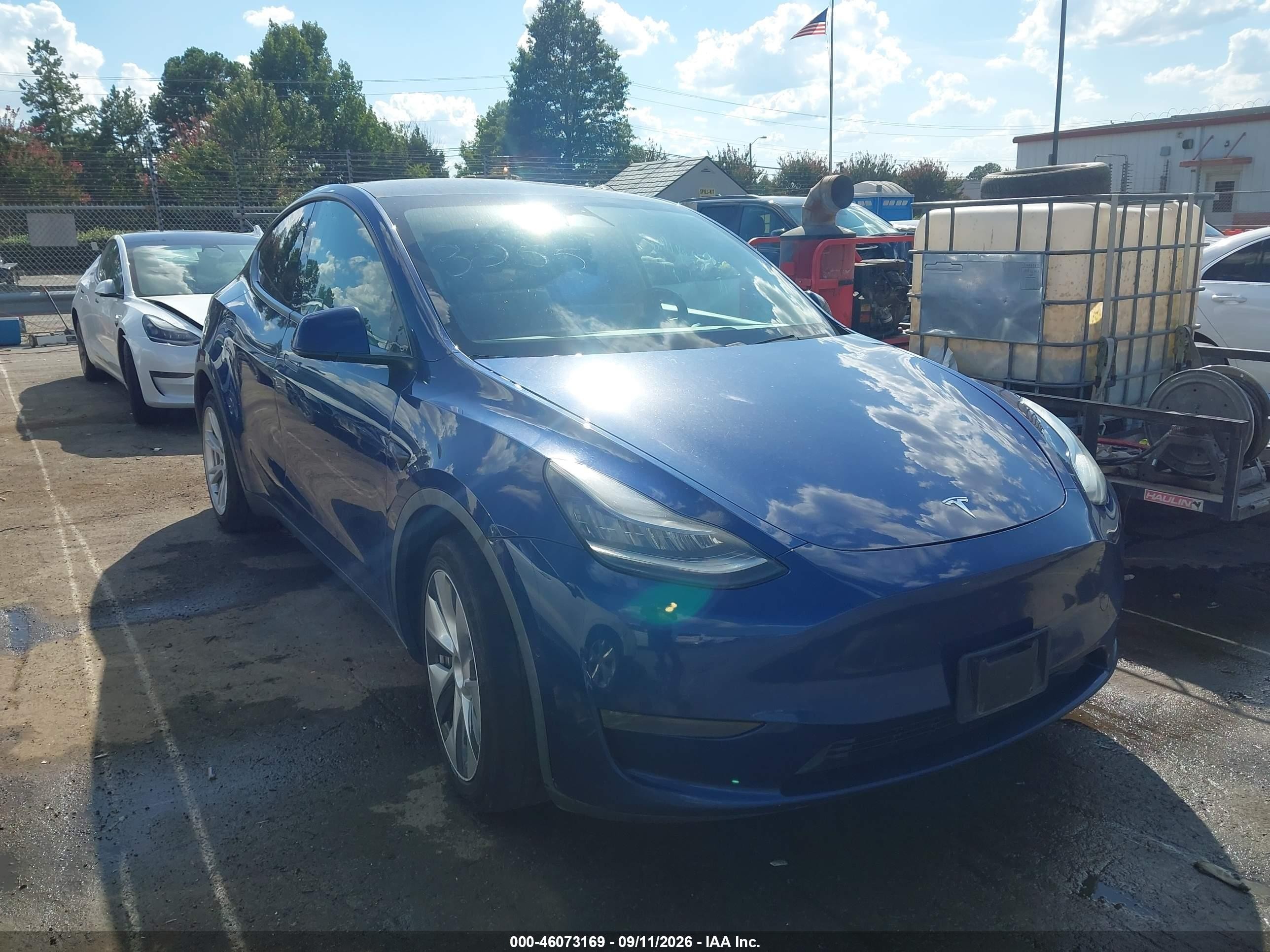 2020 Tesla Model Y VIN 5YJYGDEE6LF015098 — IAAI salvage auction photo