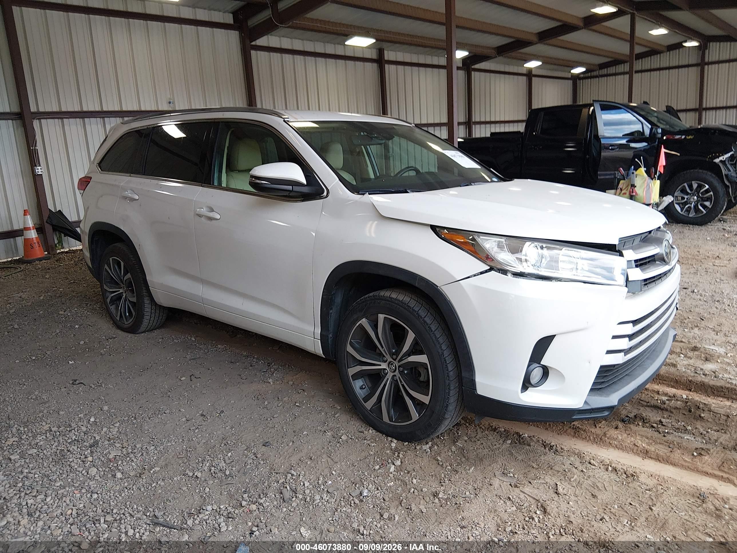 2017 Toyota Highlander VIN 5TDKZRFH5HS508893 — IAAI salvage auction photo