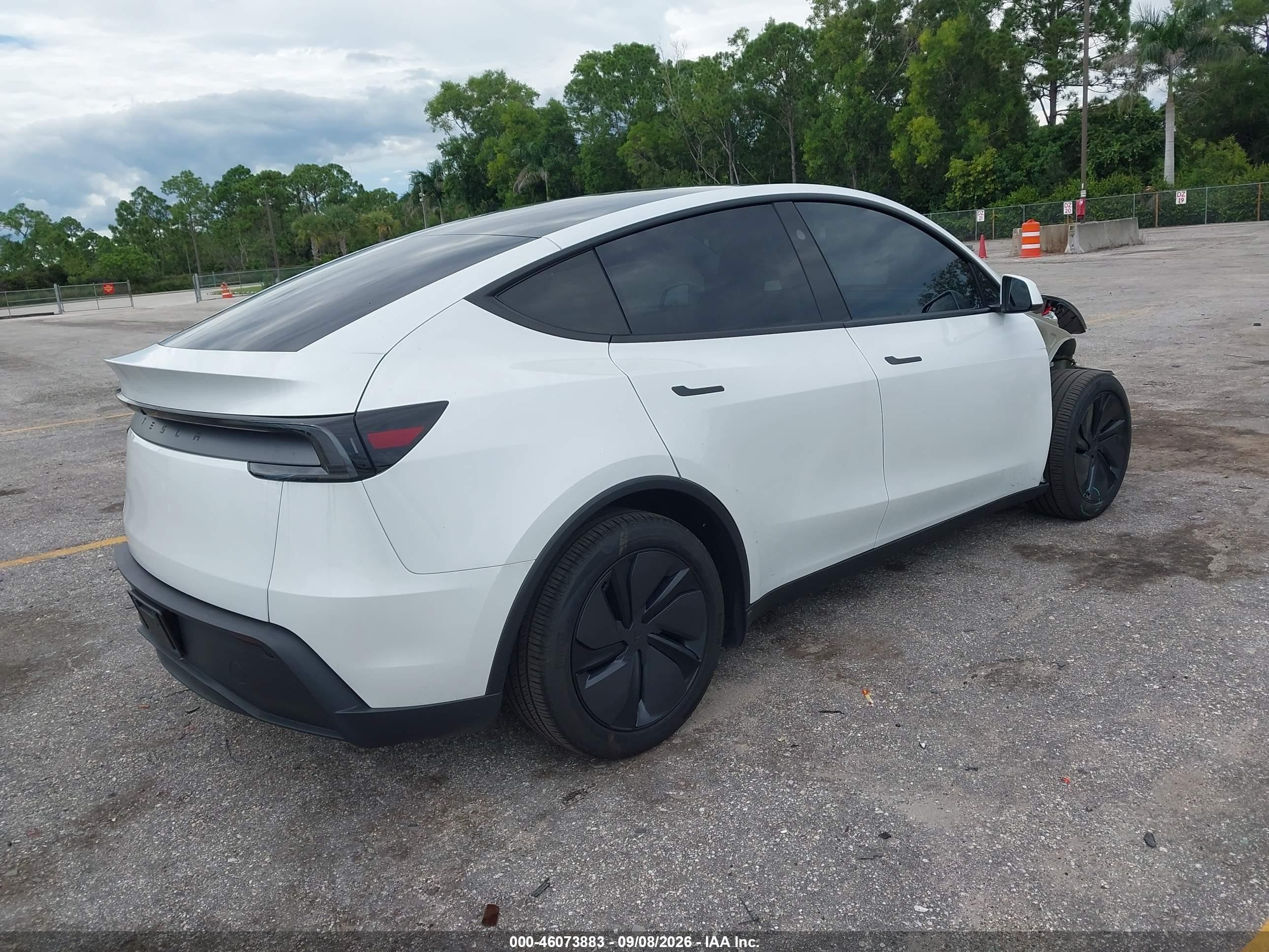 2026 Tesla Model y VIN 7SAYGDED2TA477066 IAAI salvage auction — Front End, Rebuildable (Florida), sold $20,600 on 2026-10-08 (photo 4)