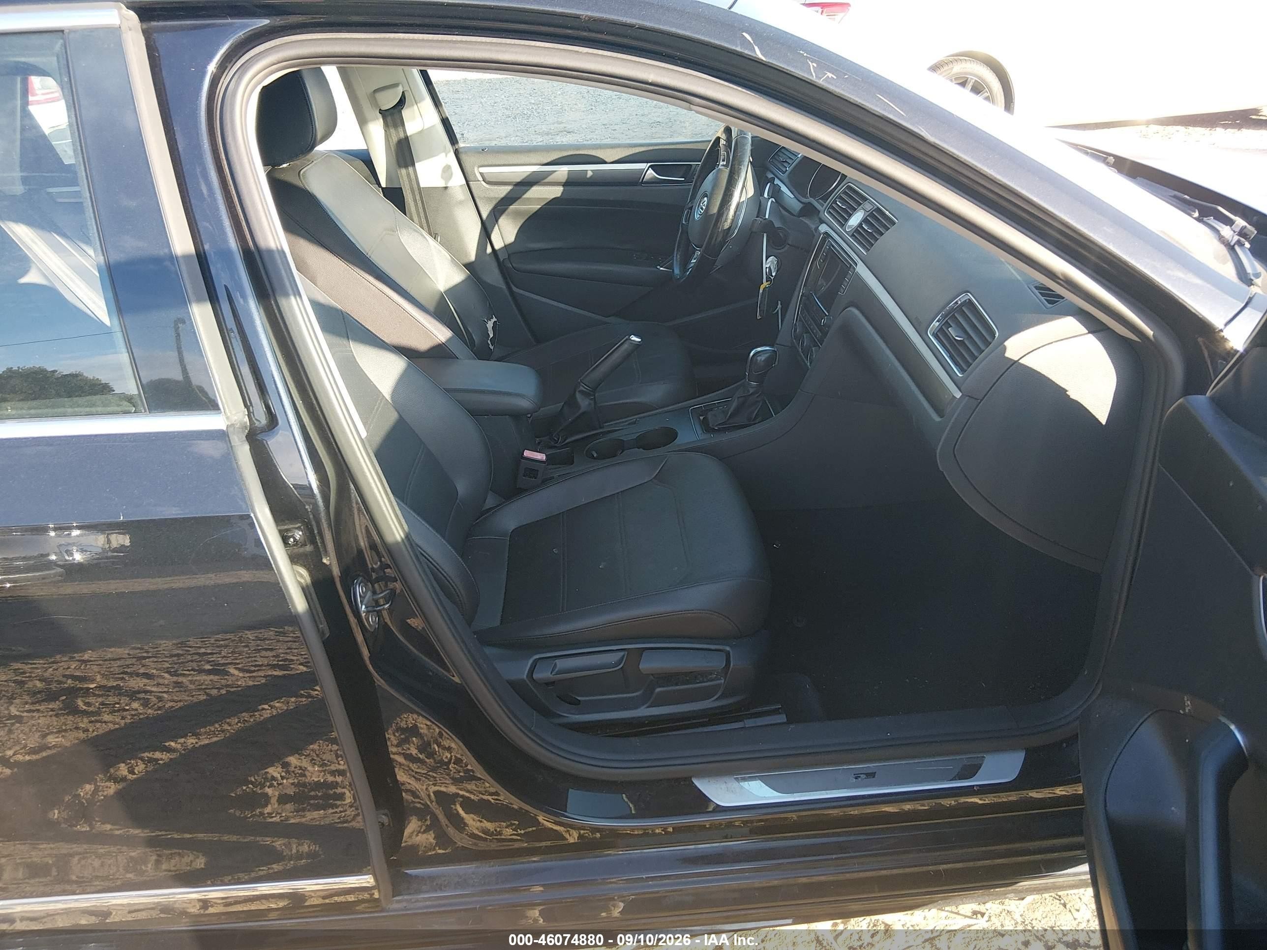 2017 Volkswagen Passat VIN 1VWDT7A34HC018535 IAAI salvage auction — Transmission Damage, Clear (Georgia), sold $1,600 on 2026-09-14 (photo 5)