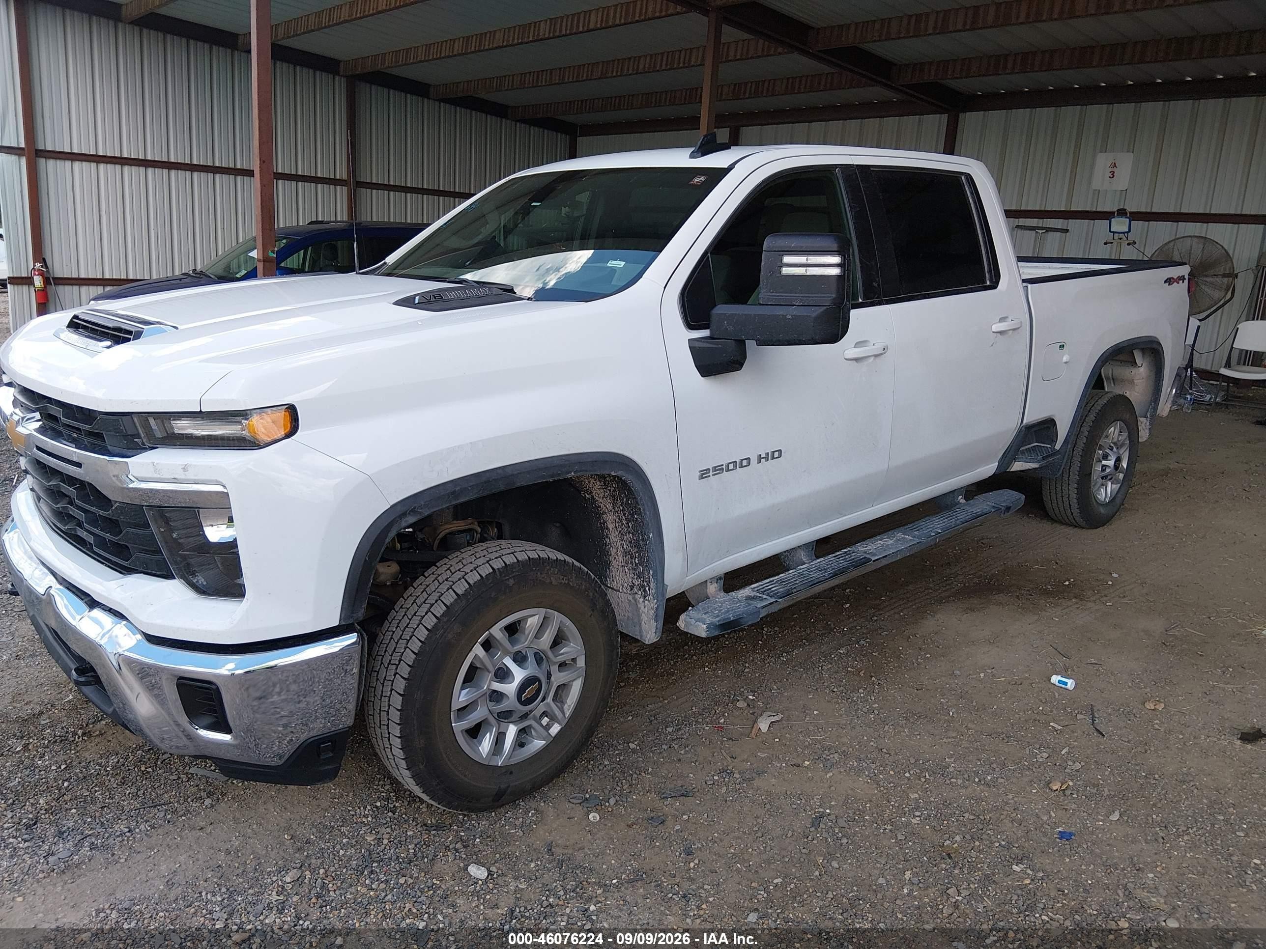 2026 Chevrolet VIN 1GC1KNEY7TF258740 IAAI salvage auction — Side, Enterprise Vehicles Clear Only (Arkansas), sold $31,750 on 2026-09-14 (photo 2)