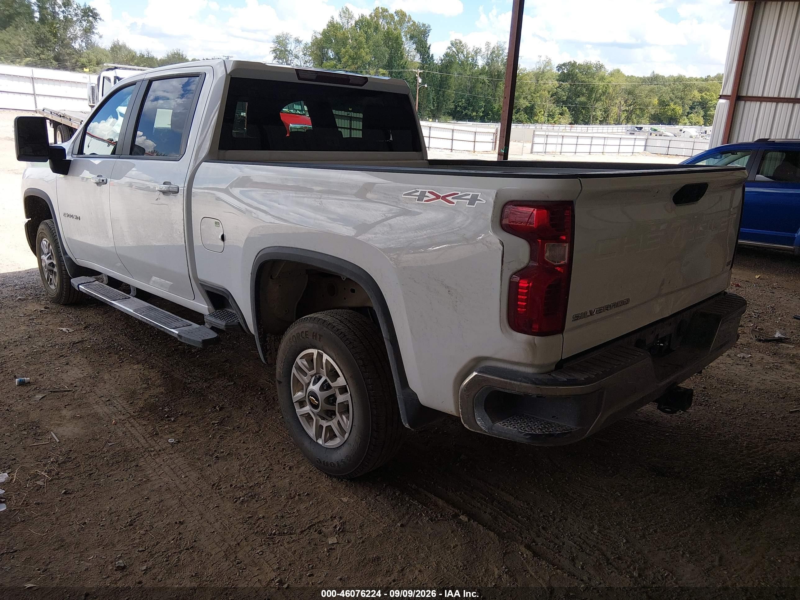 2026 Chevrolet VIN 1GC1KNEY7TF258740 IAAI salvage auction — Side, Enterprise Vehicles Clear Only (Arkansas), sold $31,750 on 2026-09-14 (photo 3)