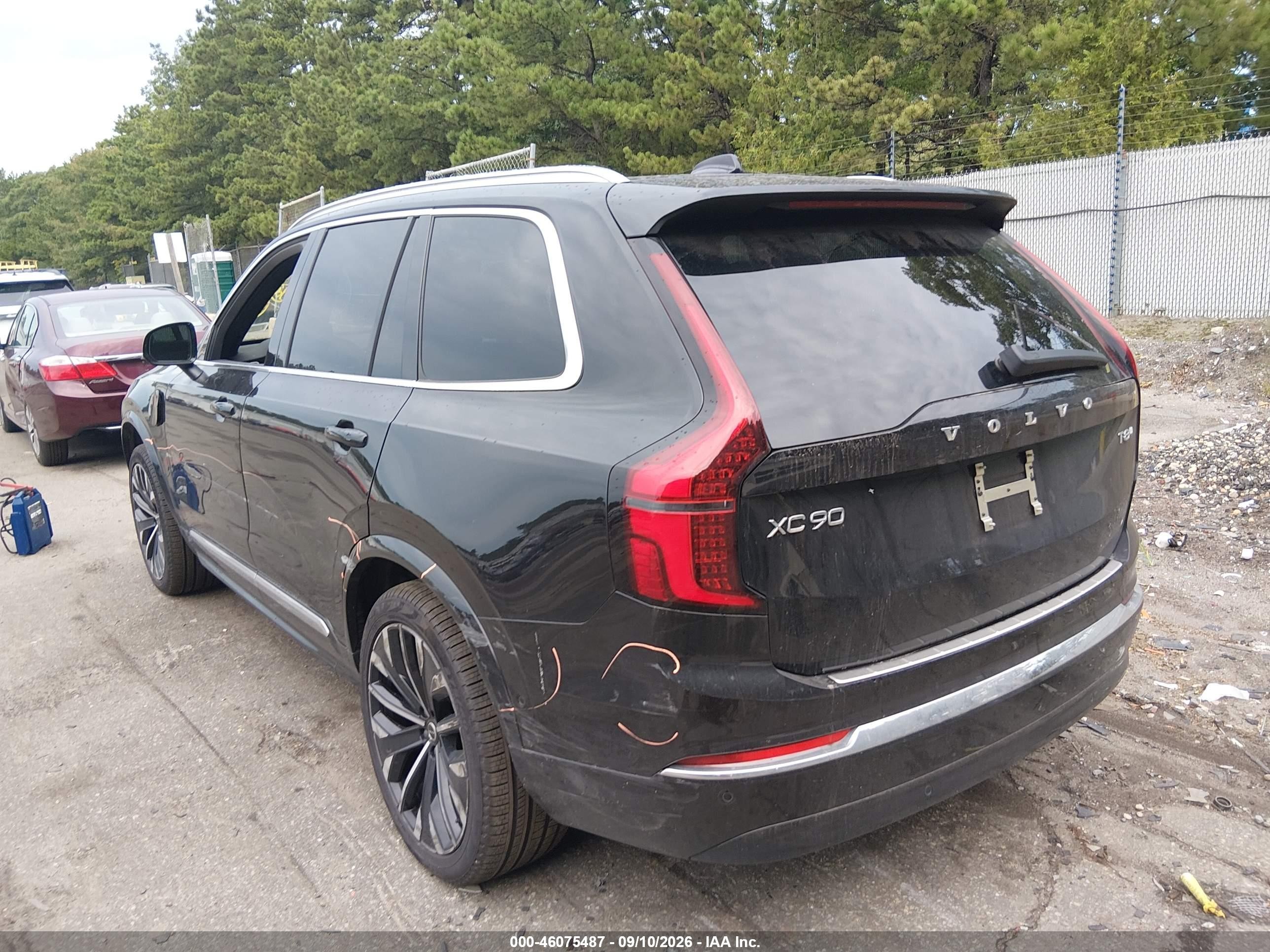 2026 Volvo XC90 VIN YV4H60PE4T1506607 IAAI salvage auction — Side, Clear (New York), sold $30,750 on 2026-09-18 (photo 3)