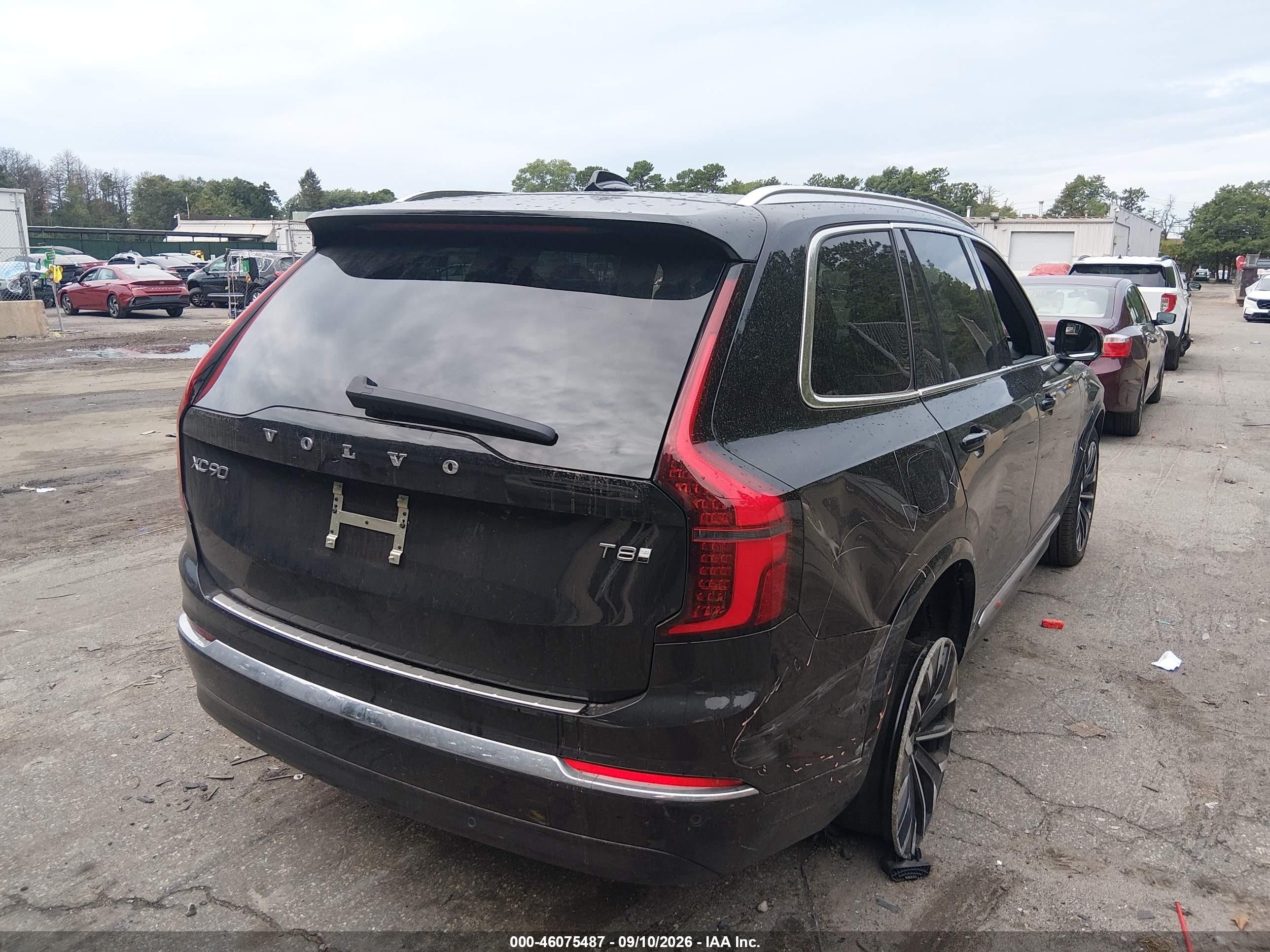 2026 Volvo XC90 VIN YV4H60PE4T1506607 IAAI salvage auction — Side, Clear (New York), sold $30,750 on 2026-09-18 (photo 4)