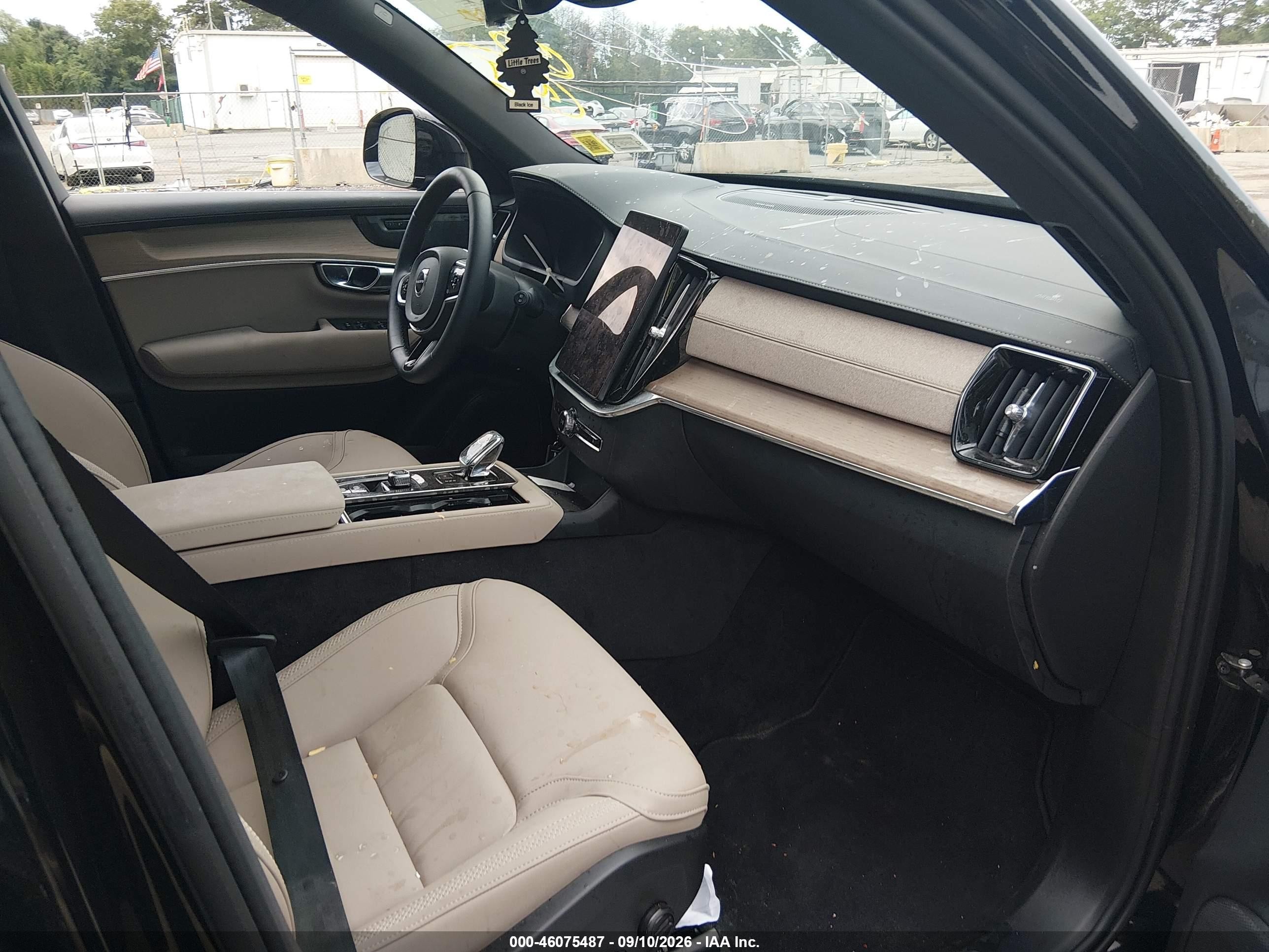 2026 Volvo XC90 VIN YV4H60PE4T1506607 IAAI salvage auction — Side, Clear (New York), sold $30,750 on 2026-09-18 (photo 5)