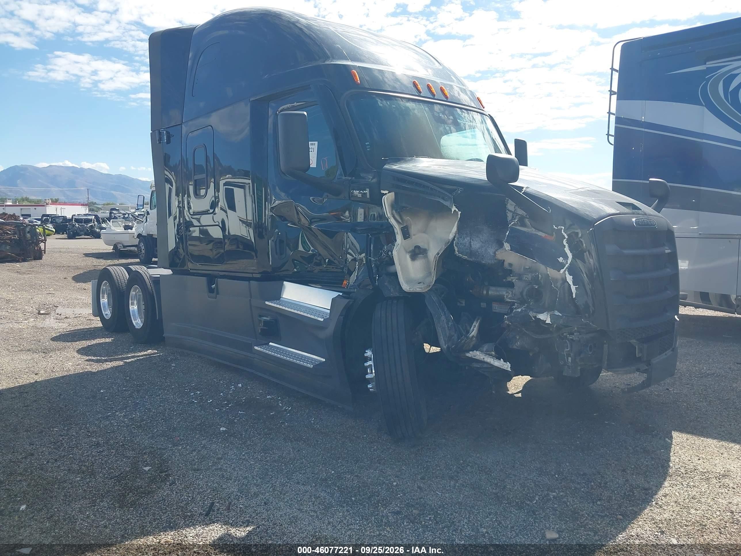 2025 Freightliner New Cascadia 126 VIN 3AKJHHDR2SSVW0735 — IAAI salvage auction photo