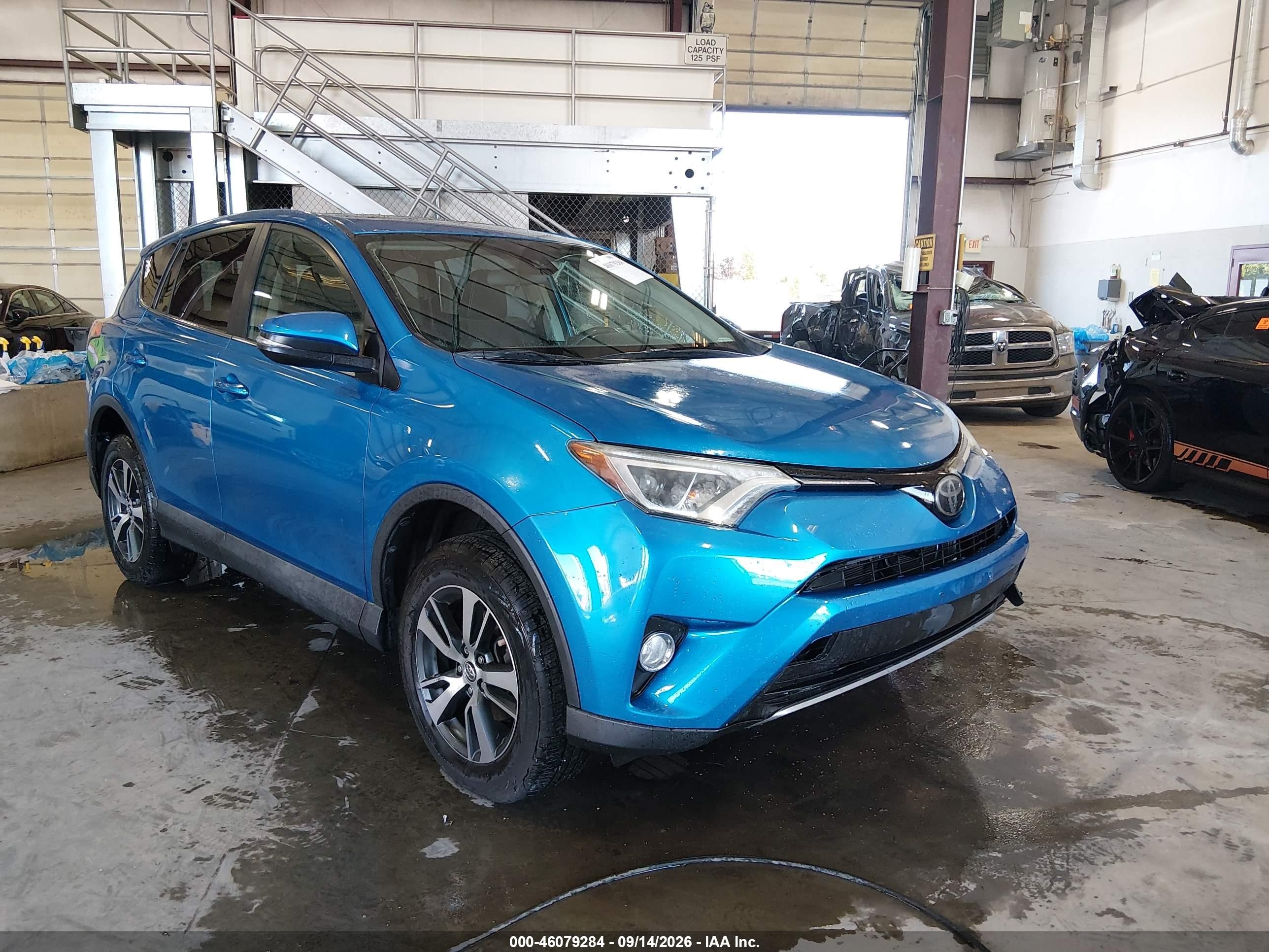 2018 Toyota RAV4 VIN 2T3RFREV7JW813542 — IAAI salvage auction photo