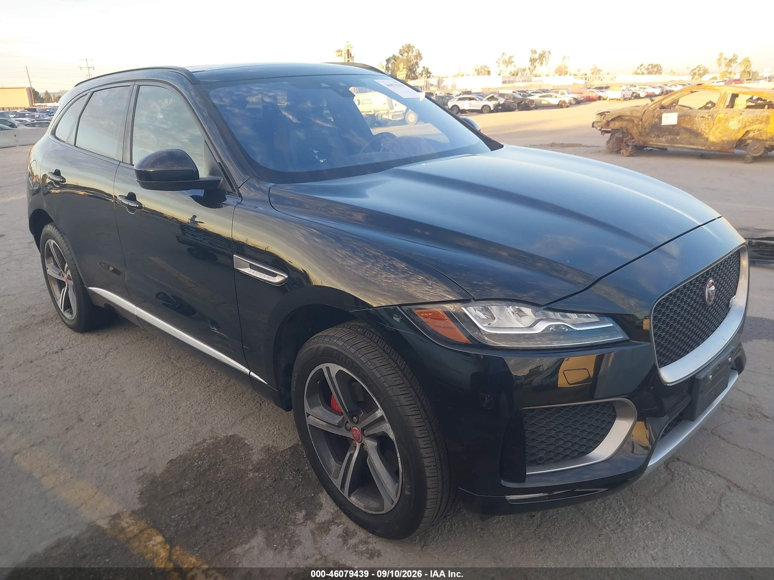 2019 Jaguar F-Pace VIN SADCM2FV0KA369426 — IAAI salvage auction photo