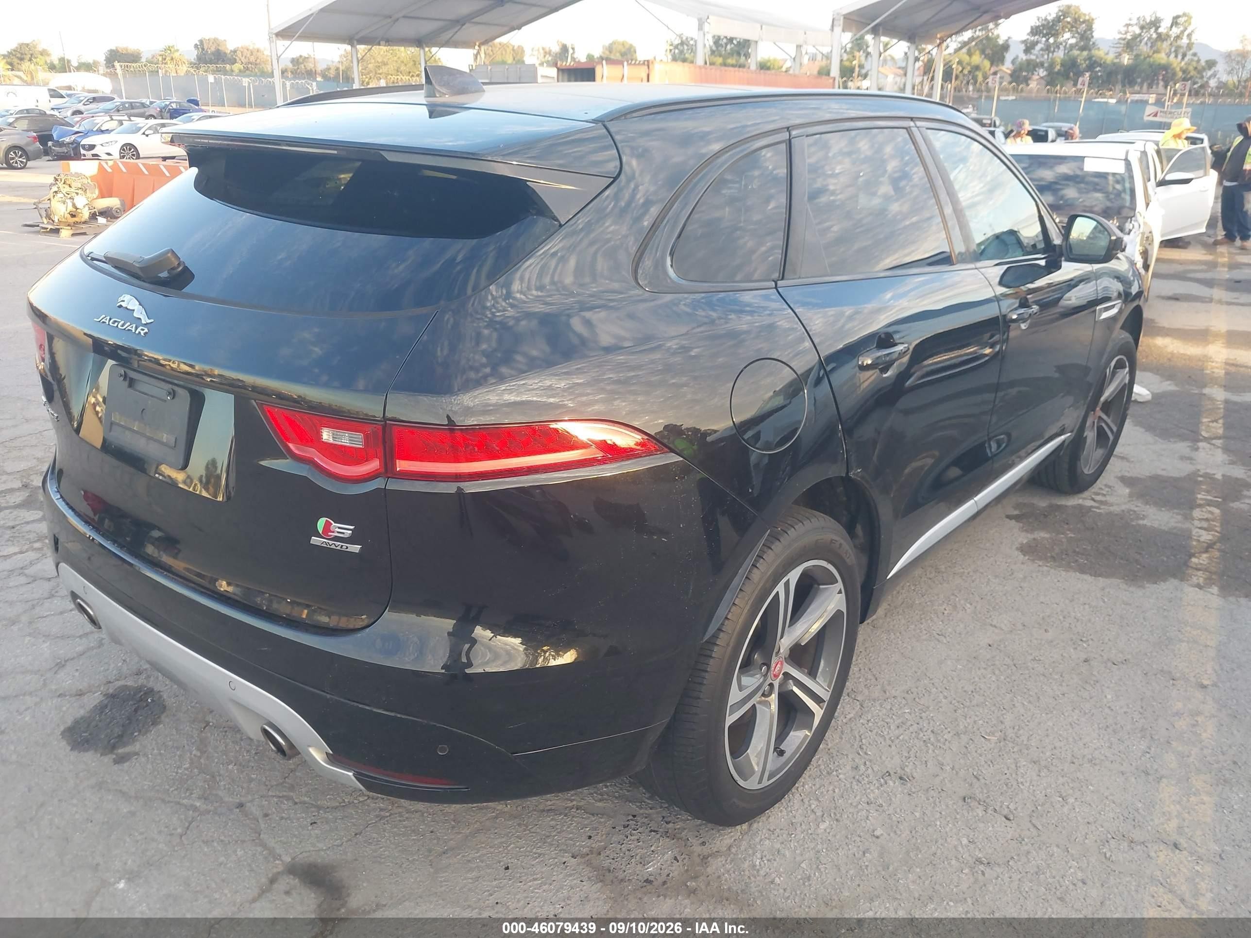2019 Jaguar F-Pace VIN SADCM2FV0KA369426 IAAI salvage auction — Side, Salvage (California), sold $8,100 on 2026-09-14 (photo 4)