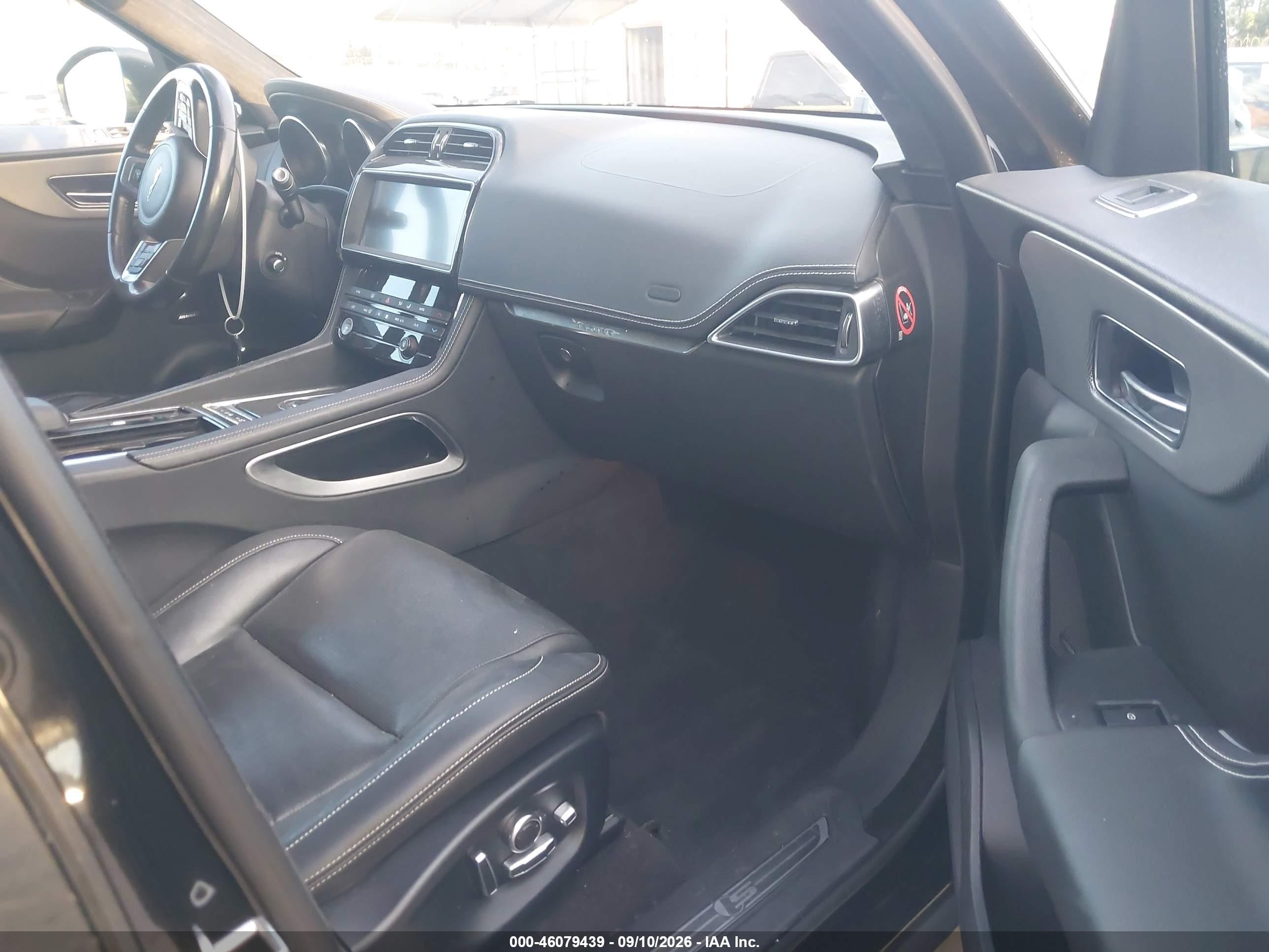 2019 Jaguar F-Pace VIN SADCM2FV0KA369426 IAAI salvage auction — Side, Salvage (California), sold $8,100 on 2026-09-14 (photo 5)