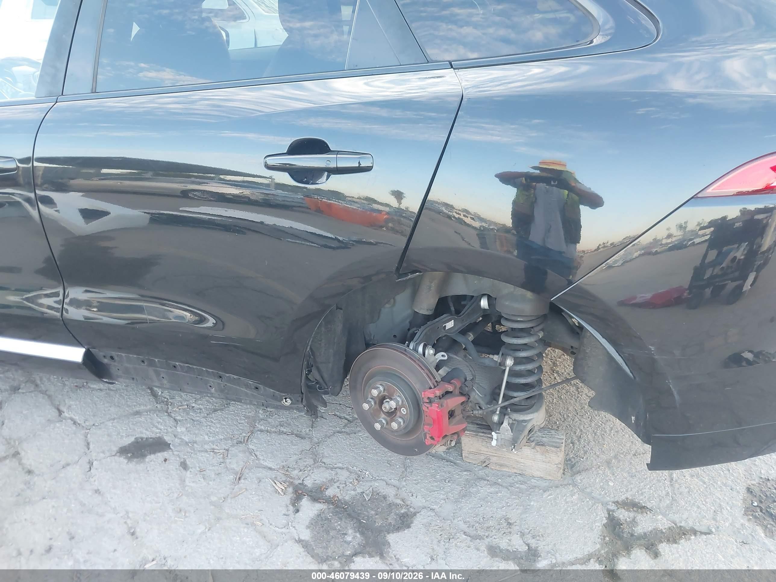 2019 Jaguar F-Pace VIN SADCM2FV0KA369426 IAAI salvage auction — Side, Salvage (California), sold $8,100 on 2026-09-14 (photo 6)