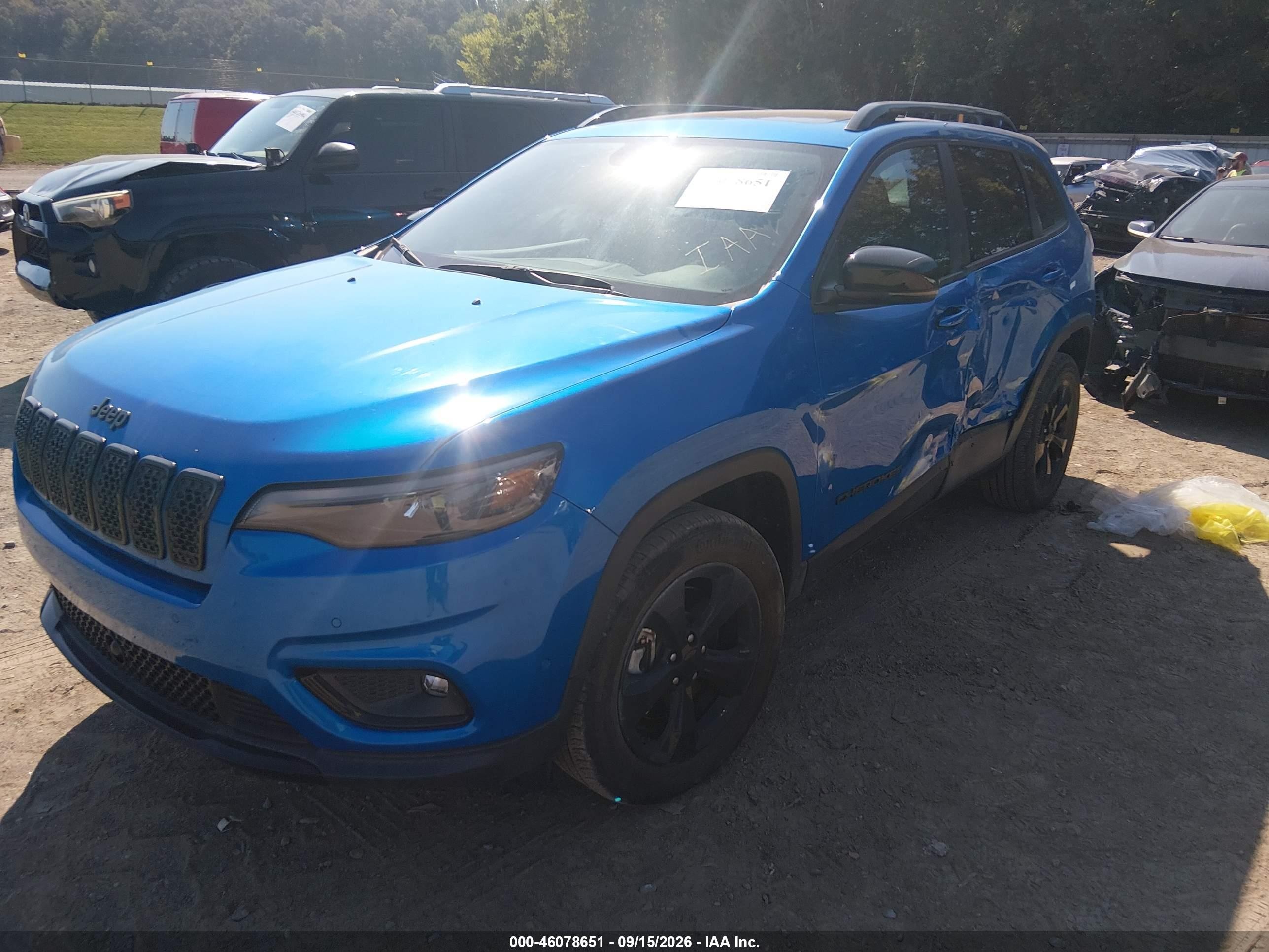 2023 Jeep Cherokee VIN 1C4PJMMB7PD108861 IAAI salvage auction — Side, Salvage (Tennessee), sold $8,500 on 2026-10-01 (photo 2)