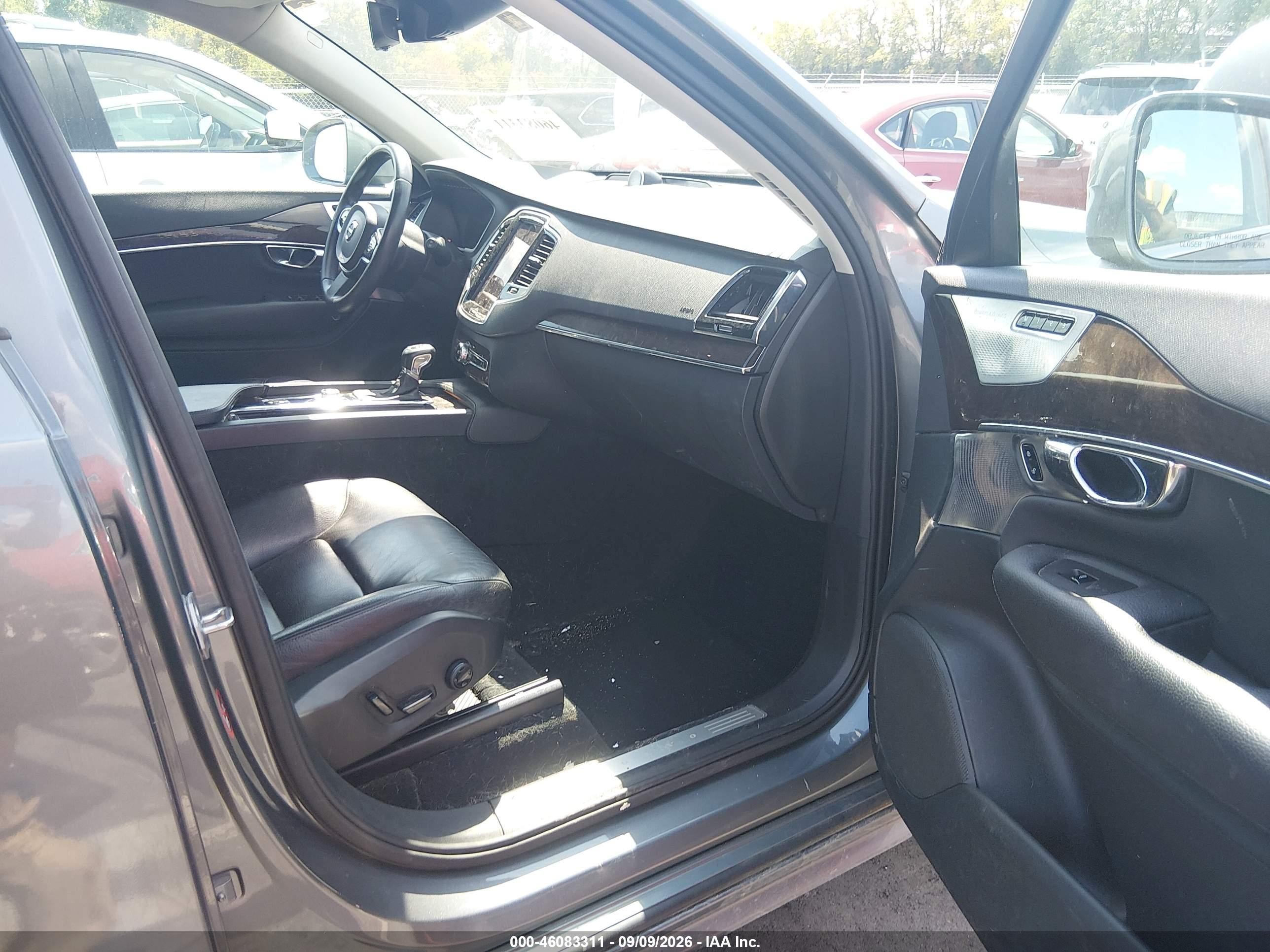 2016 Volvo XC90 VIN YV4A22PK1G1026691 IAAI salvage auction — Unknown, Clear (Tennessee), sold $5,300 on 2026-09-14 (photo 5)