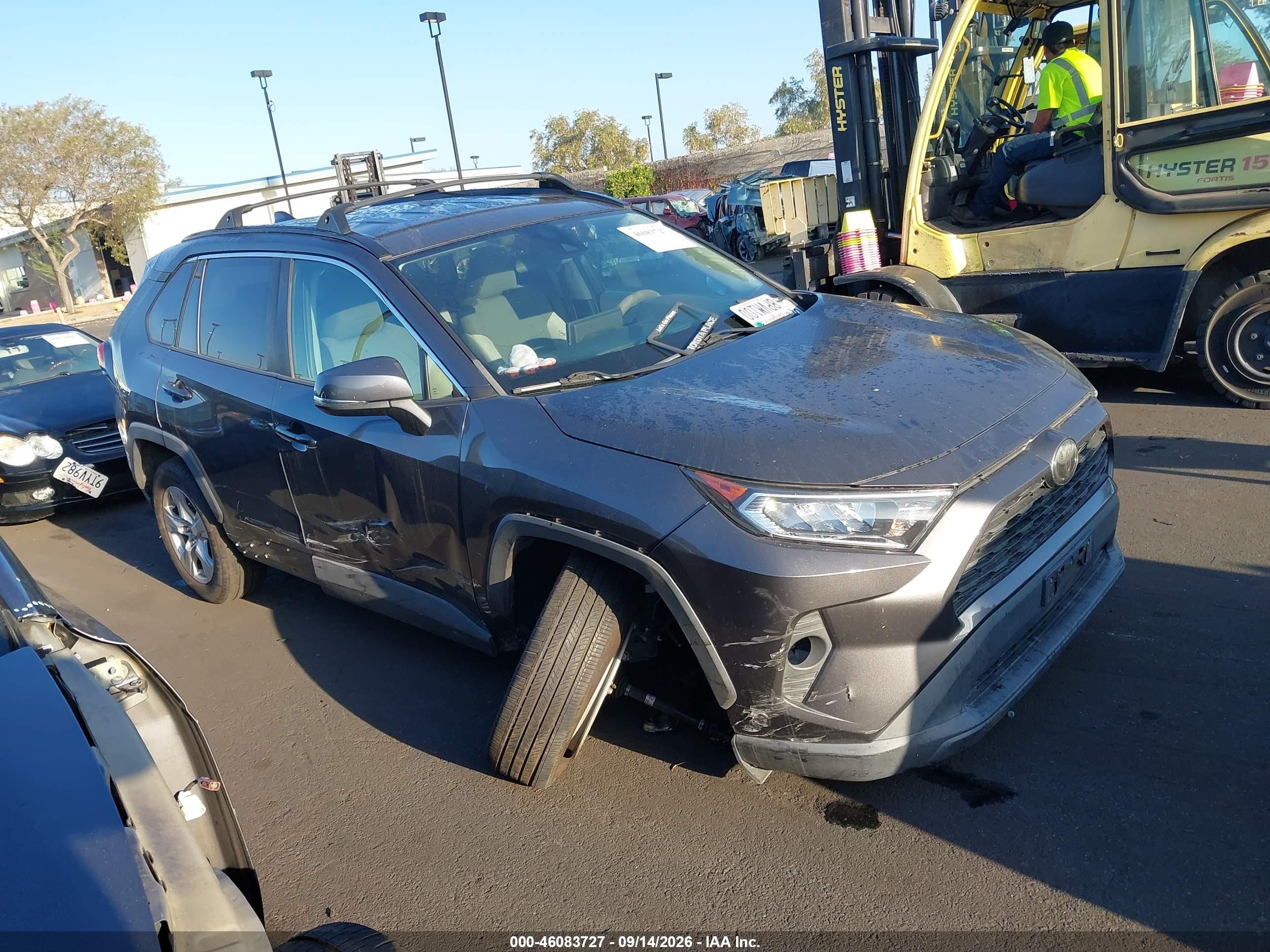 2020 Toyota RAV4 VIN 2T3W1RFV8LW081294 — IAAI salvage auction photo