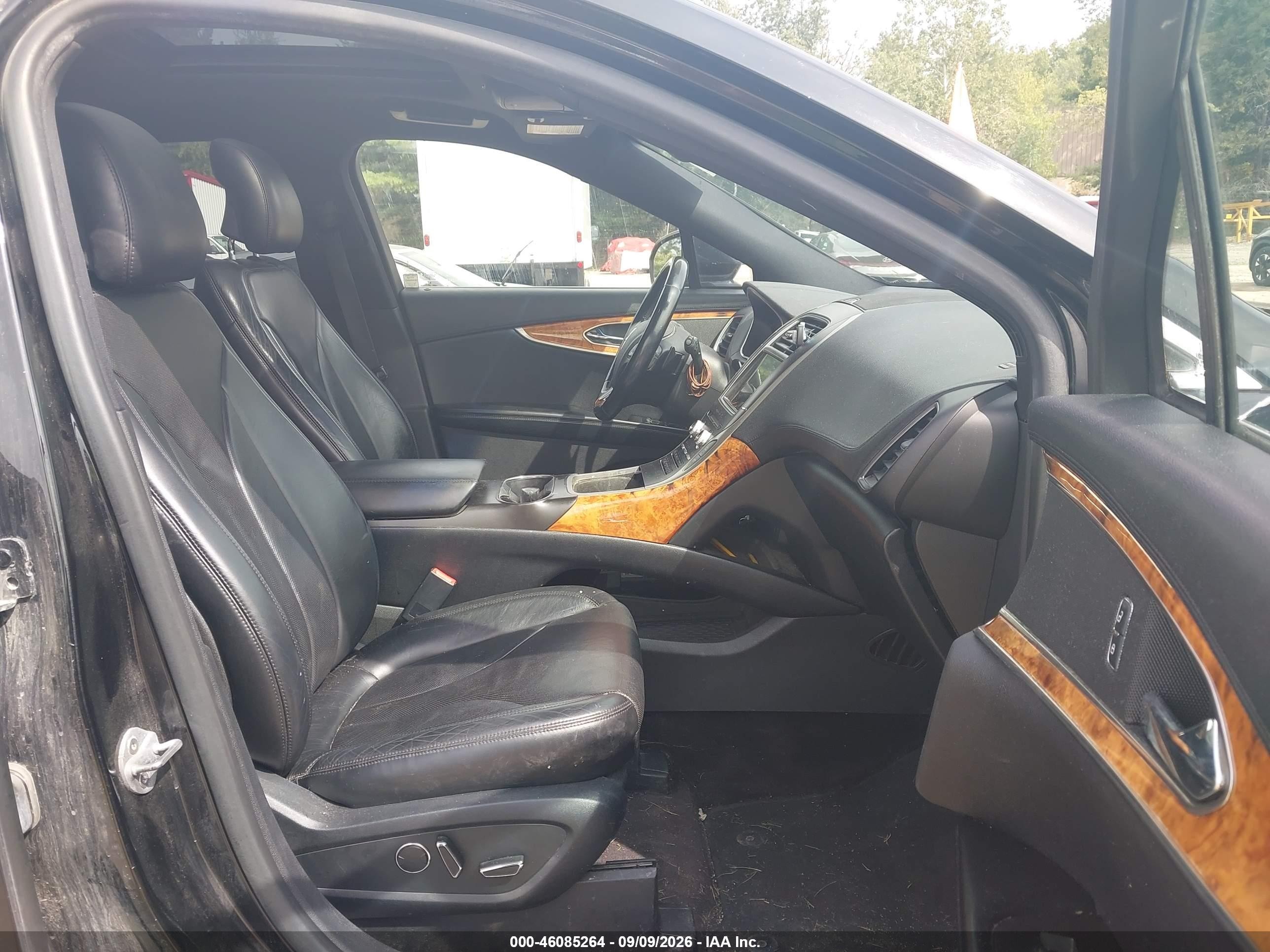 2016 Lincoln Mkx VIN 2LMTJ8LR6GBL83891 IAAI salvage auction — Normal Wear, Clear (Massachusetts), sold $2,150 on 2026-09-13 (photo 5)