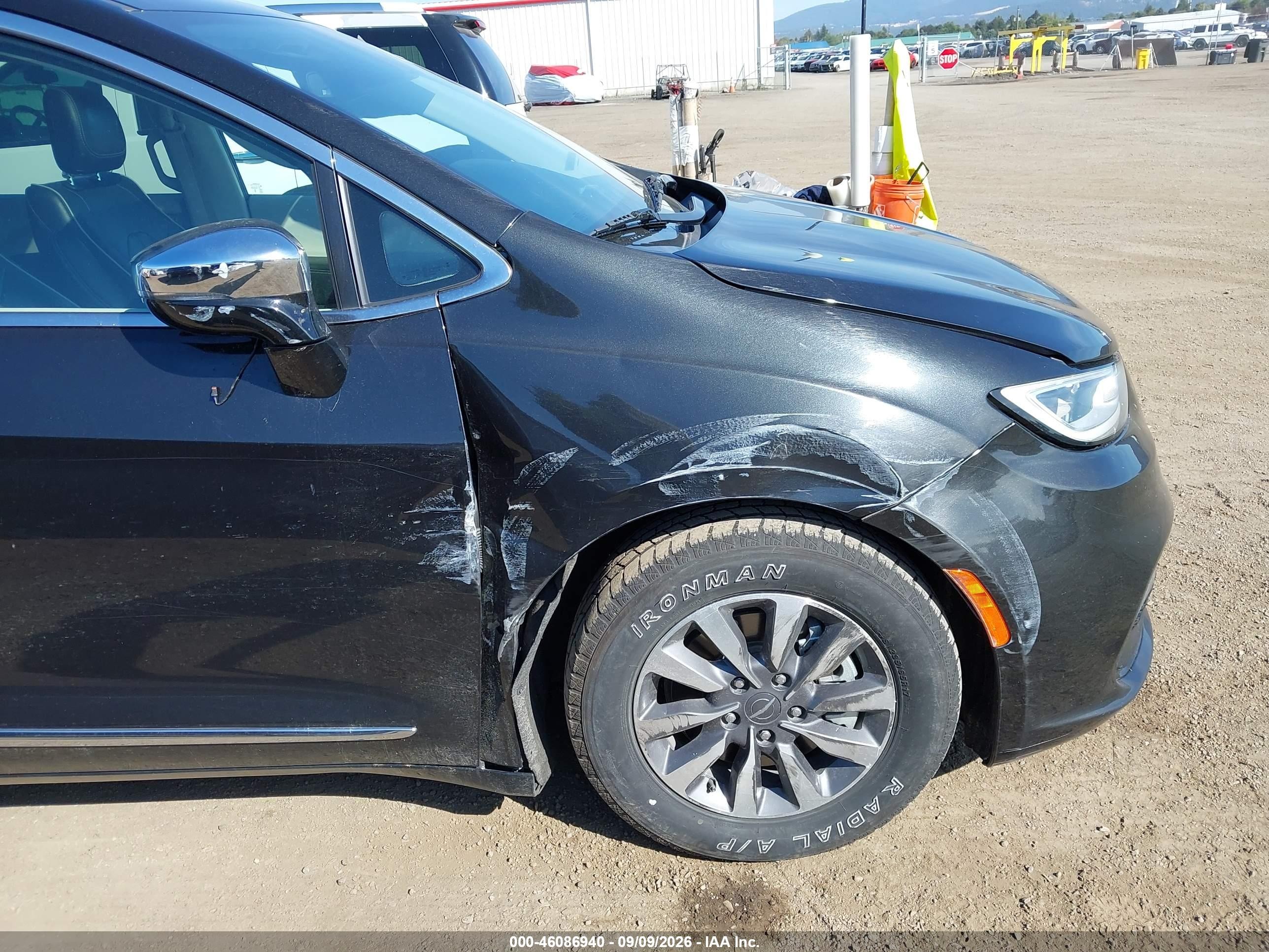 2023 Chrysler Pacifica VIN 2C4RC1S72PR632691 IAAI salvage auction — Side, Enterprise Vehicles Clear Only (California), sold $14,100 on 2026-09-14 (photo 6)
