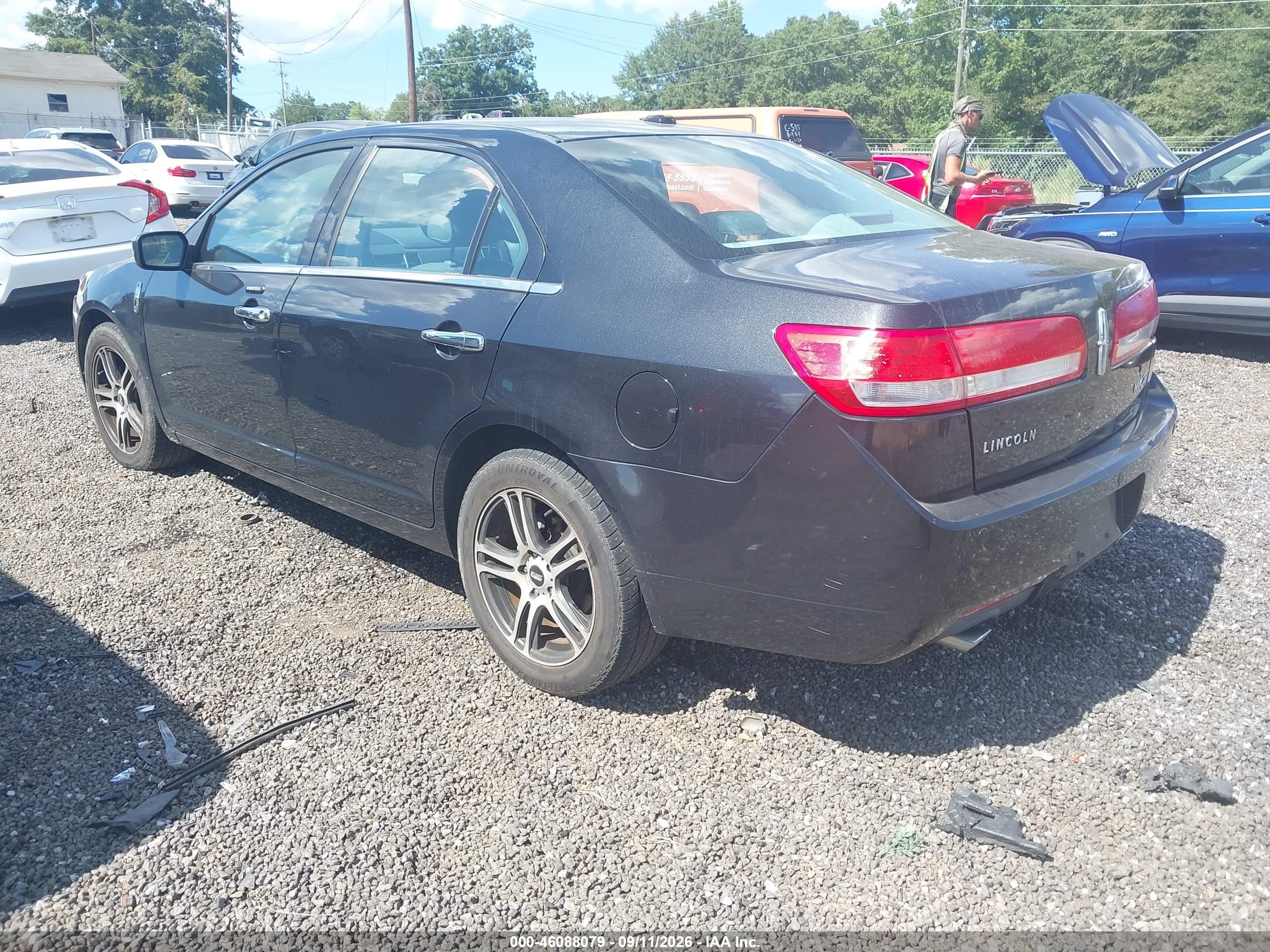2010 Lincoln Mkz VIN 3LNHL2GC0AR605462 IAAI salvage auction — Side, Salvage (South Carolina), sold $625 on 2026-10-02 (photo 3)