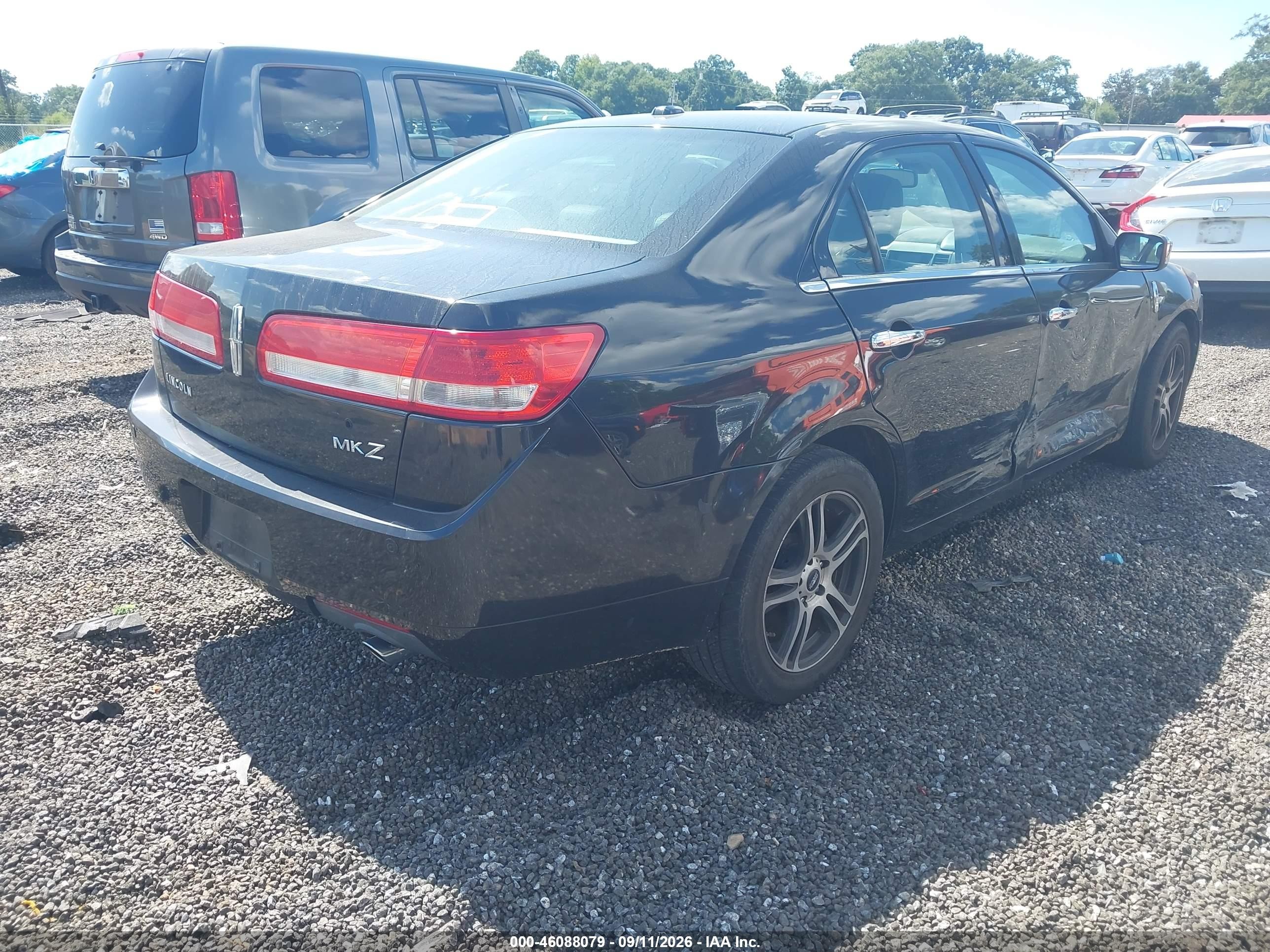 2010 Lincoln Mkz VIN 3LNHL2GC0AR605462 IAAI salvage auction — Side, Salvage (South Carolina), sold $625 on 2026-10-02 (photo 4)