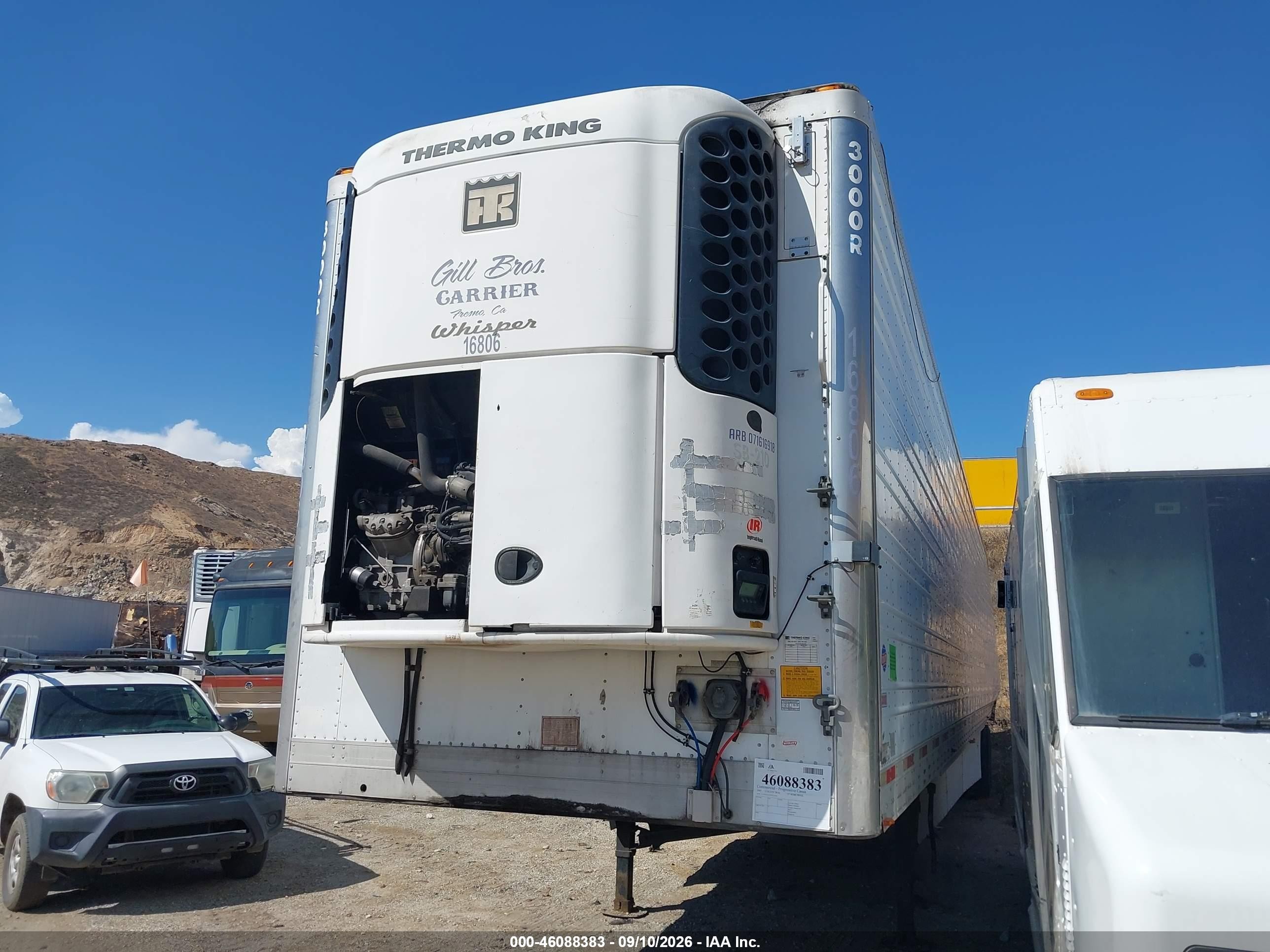 2007 Utility Trailer Mfg Unknown VIN 1UYVS25317U013729 IAAI salvage auction — Front & Rear, Salvage (California), sold $1,650 on 2026-09-23 (photo 2)