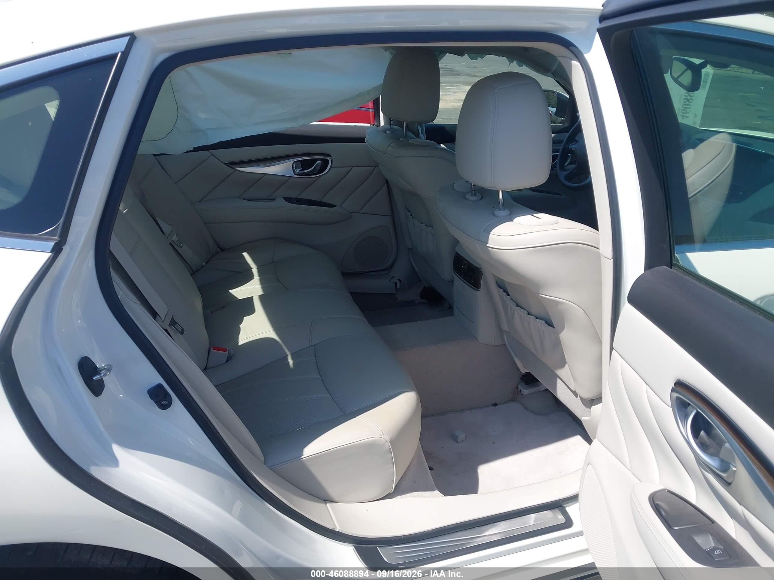 2016 Infiniti Q70 VIN JN1BY1PP2GM631428 IAAI salvage auction — Side, Salvage (North Carolina), sold $2,250 on 2026-10-05 (photo 8)