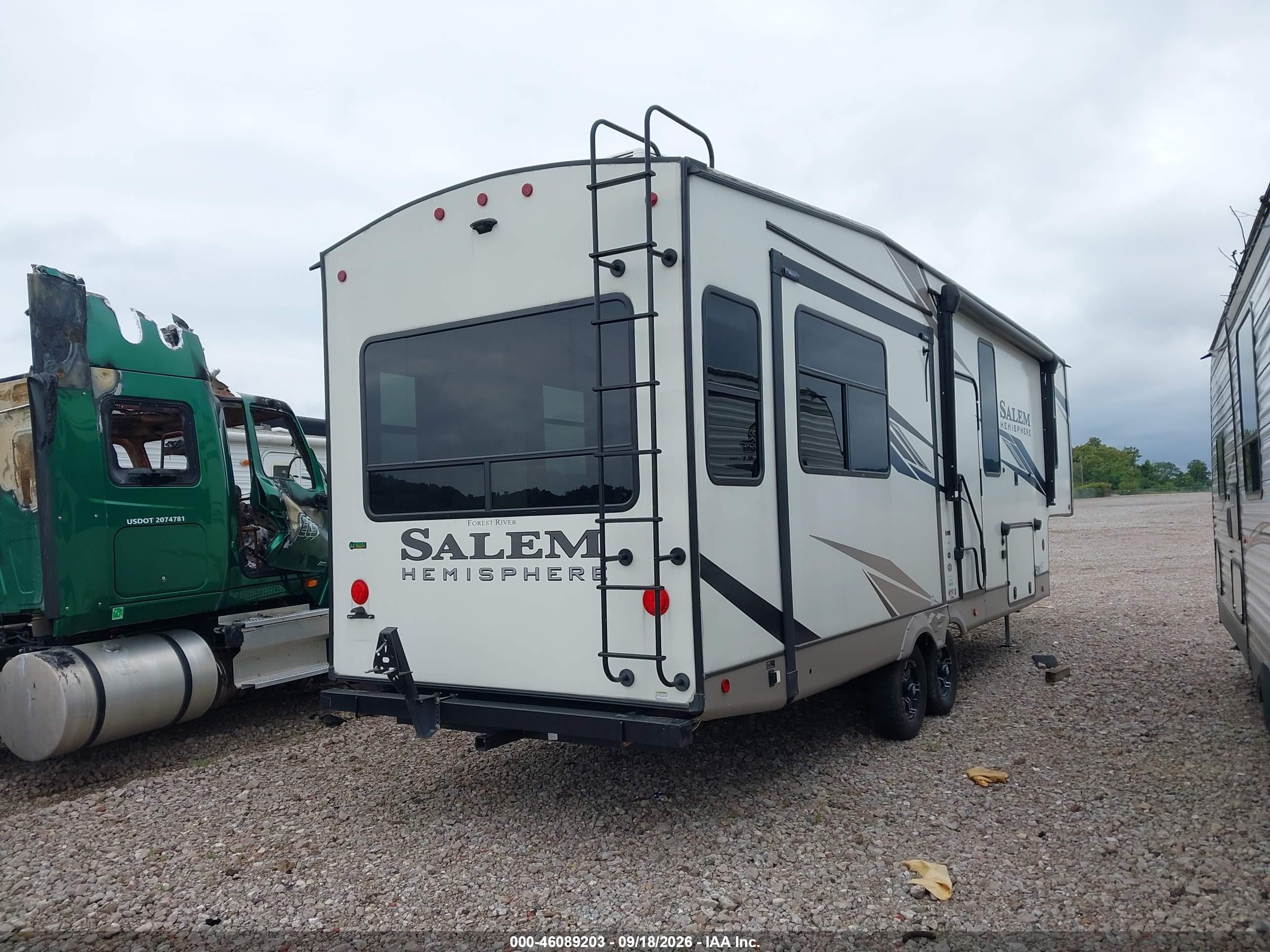 2022 Forest River Salem VIN 4X4FSBE21NV009711 IAAI salvage auction — Side, Salvage (Pennsylvania), sold $7,750 on 2026-10-15 (photo 4)