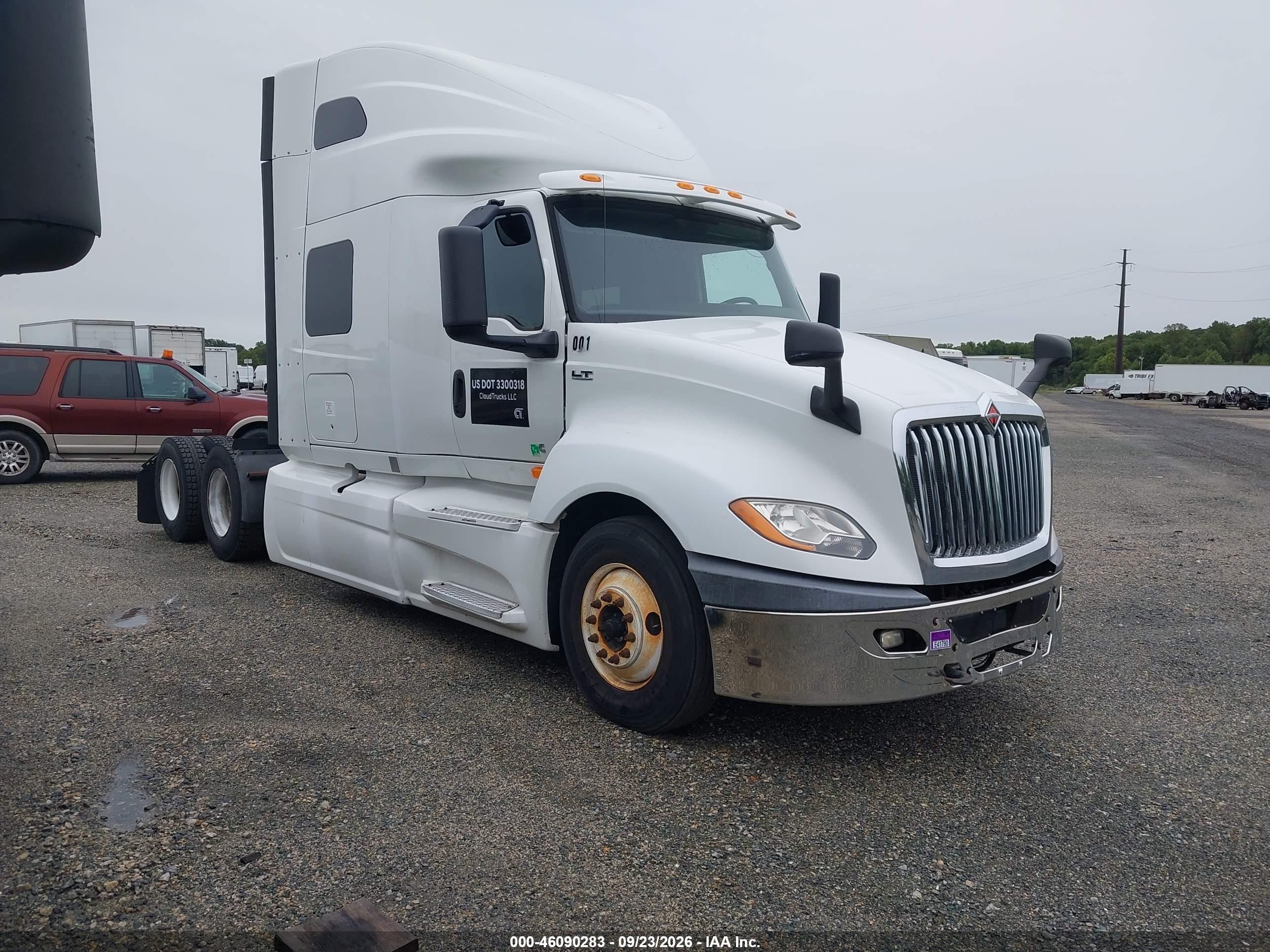 2018 International LT VIN 3HSDZAPRXJN753908 — IAAI salvage auction photo