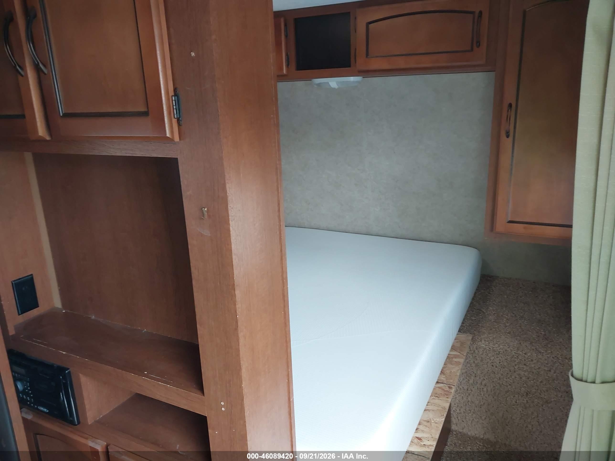 2013 Keystone Rv Summerland VIN 4YDT28029D3150231 IAAI salvage auction — Hail, Salvage (Pennsylvania), sold $2,000 on 2026-10-03 (photo 5)