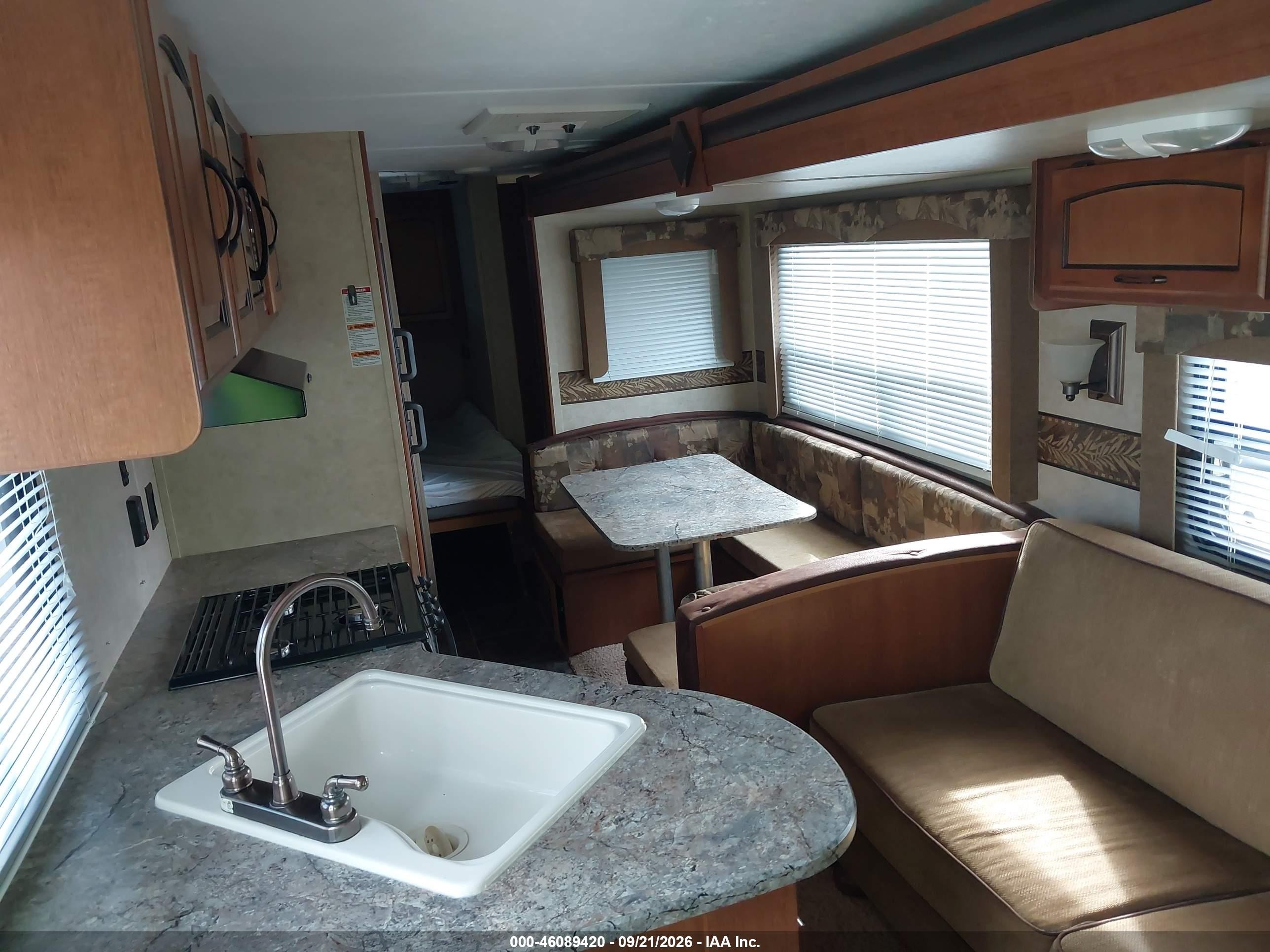 2013 Keystone Rv Summerland VIN 4YDT28029D3150231 IAAI salvage auction — Hail, Salvage (Pennsylvania), sold $2,000 on 2026-10-03 (photo 8)