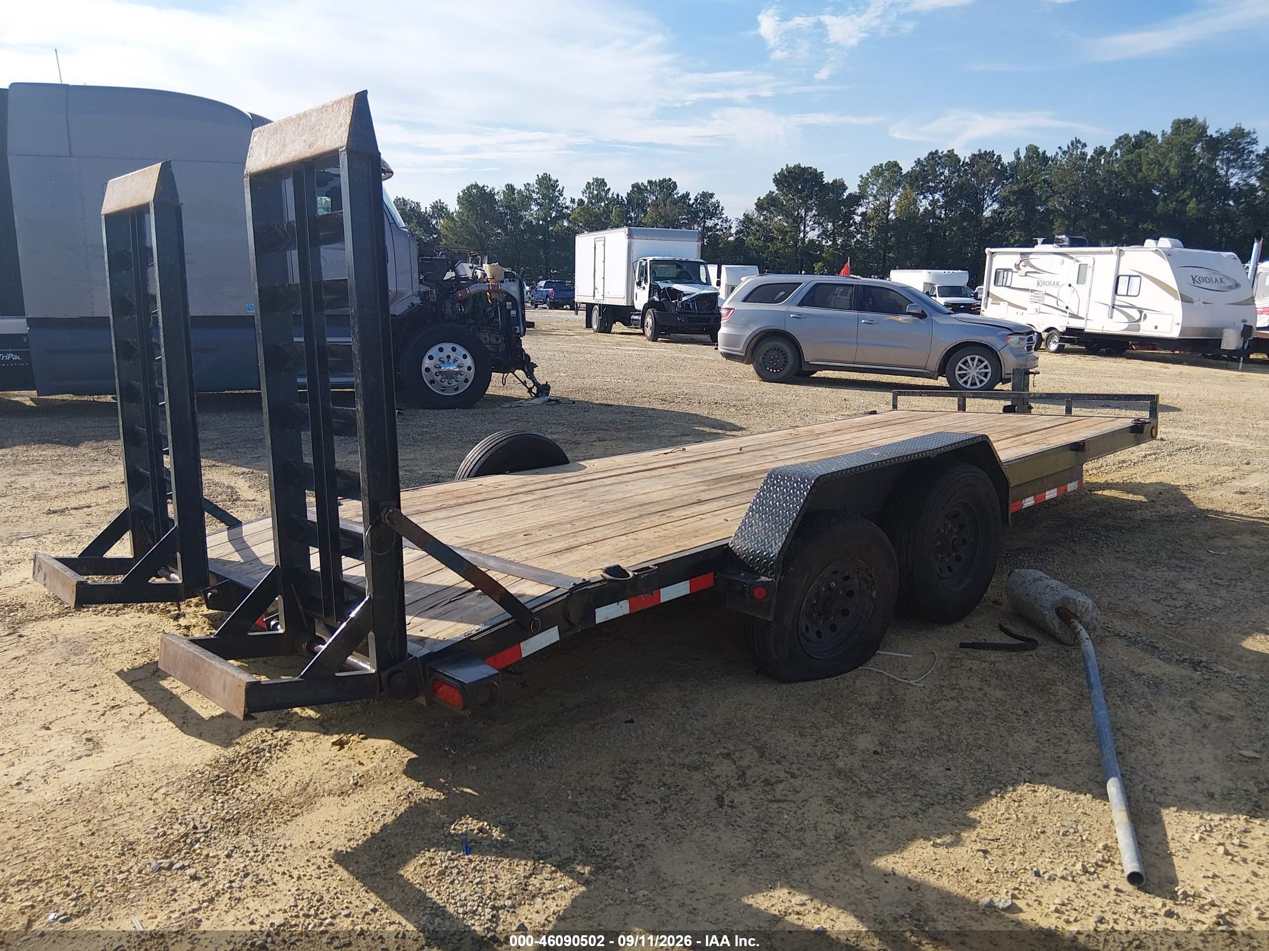 2022 Load Trail Flatbed Dovetail 20' VIN 4ZECH2024N1253211 IAAI salvage auction — Side, Salvage (North Carolina), sold $1,000 on 2026-10-07 (photo 4)