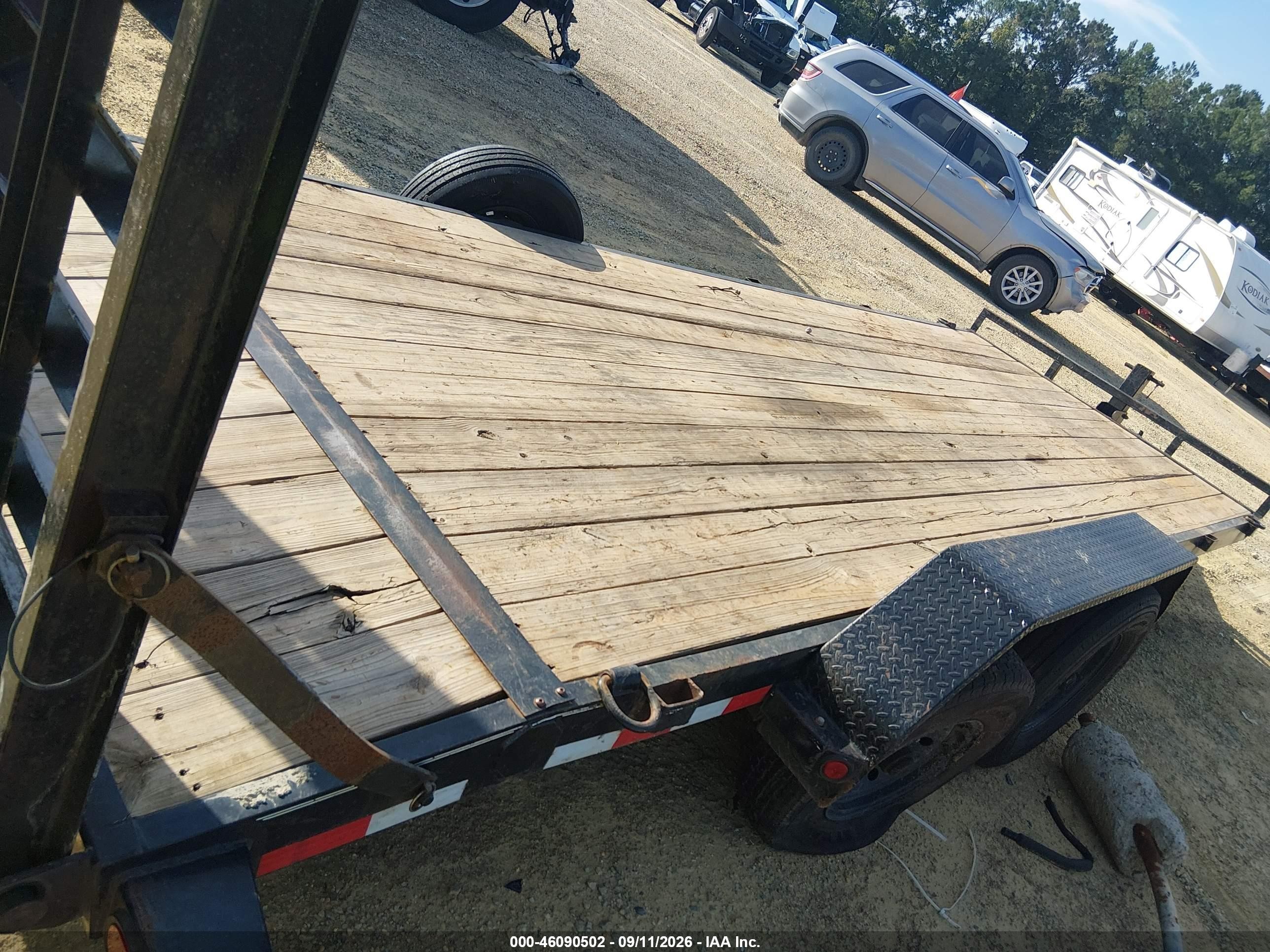 2022 Load Trail Flatbed Dovetail 20' VIN 4ZECH2024N1253211 IAAI salvage auction — Side, Salvage (North Carolina), sold $1,000 on 2026-10-07 (photo 5)