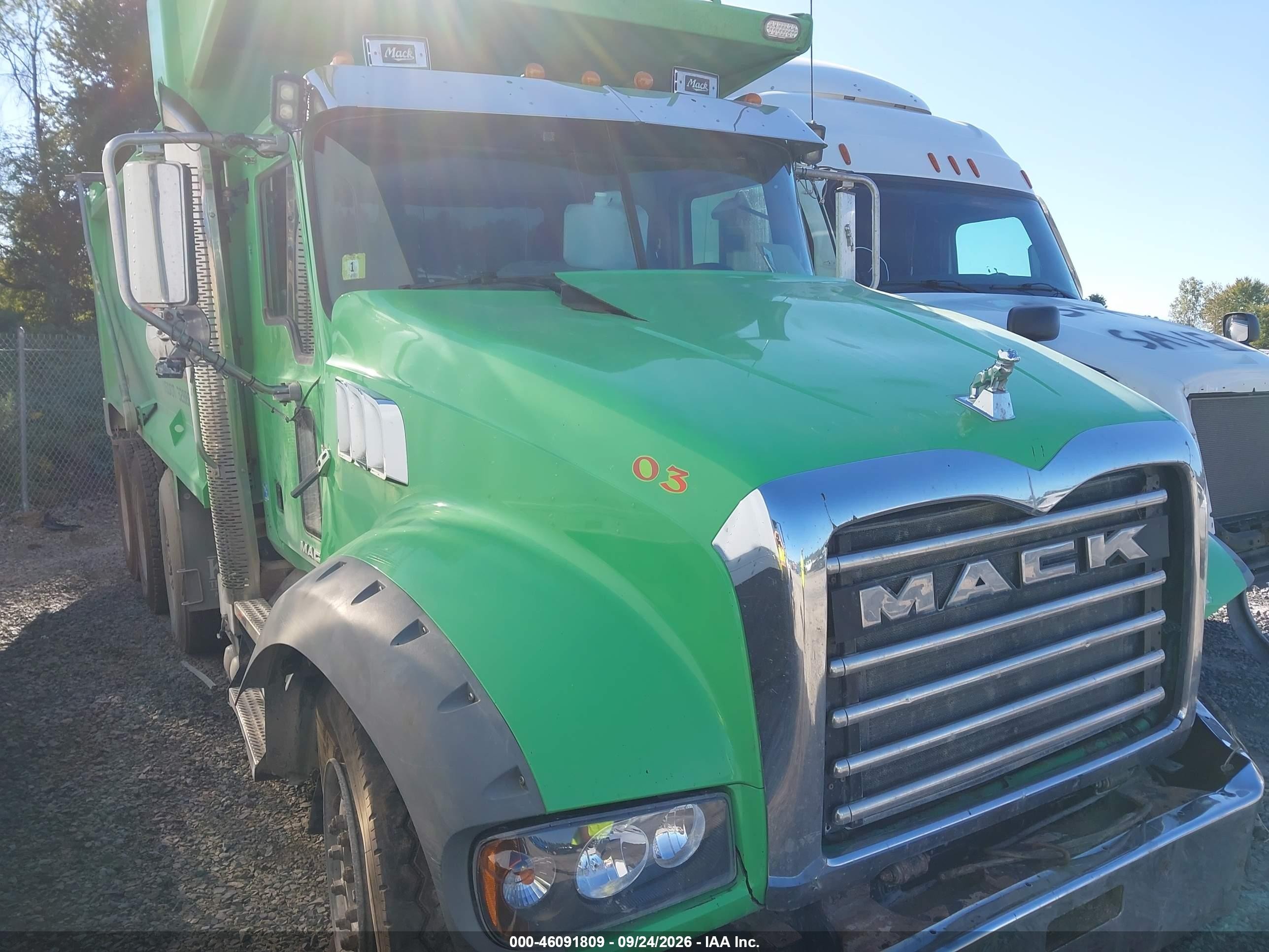 2018 Mack Granite VIN 1M2AX07CXJM038387 — IAAI salvage auction photo