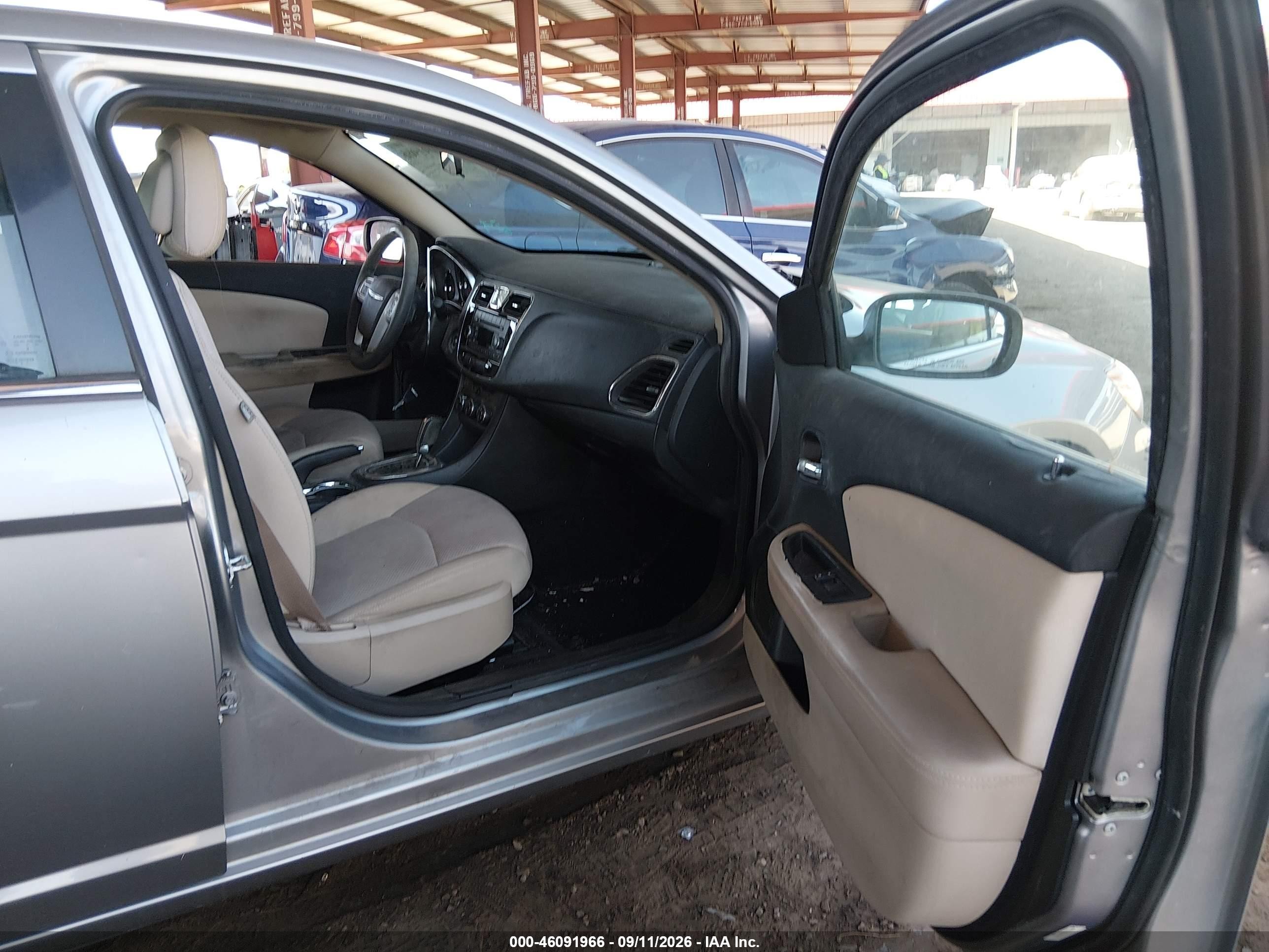 2013 Chrysler 200 VIN 1C3CCBBB4DN510203 IAAI salvage auction — Side, Salvage (Arizona), sold $675 on 2026-09-25 (photo 5)