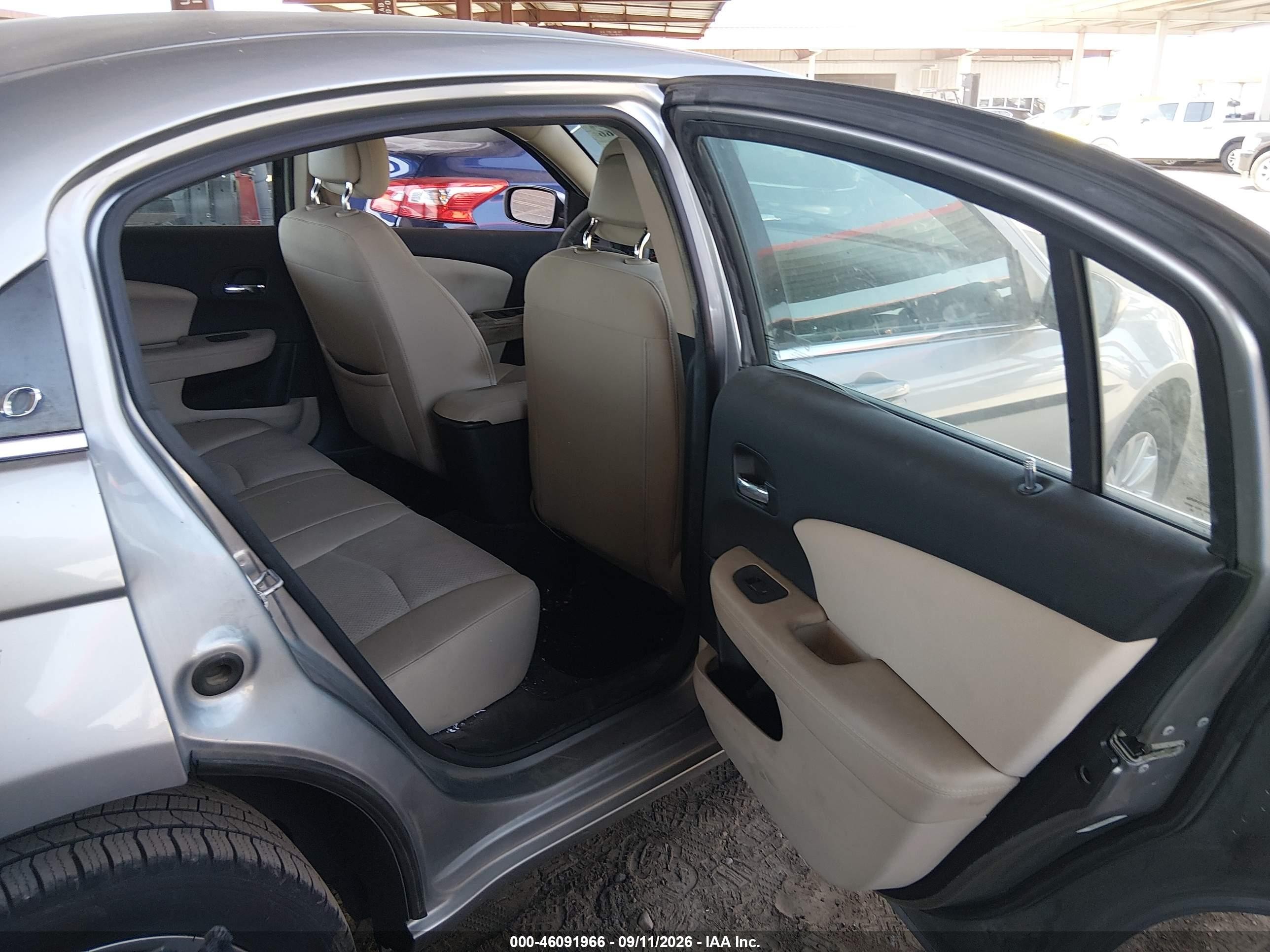 2013 Chrysler 200 VIN 1C3CCBBB4DN510203 IAAI salvage auction — Side, Salvage (Arizona), sold $675 on 2026-09-25 (photo 8)