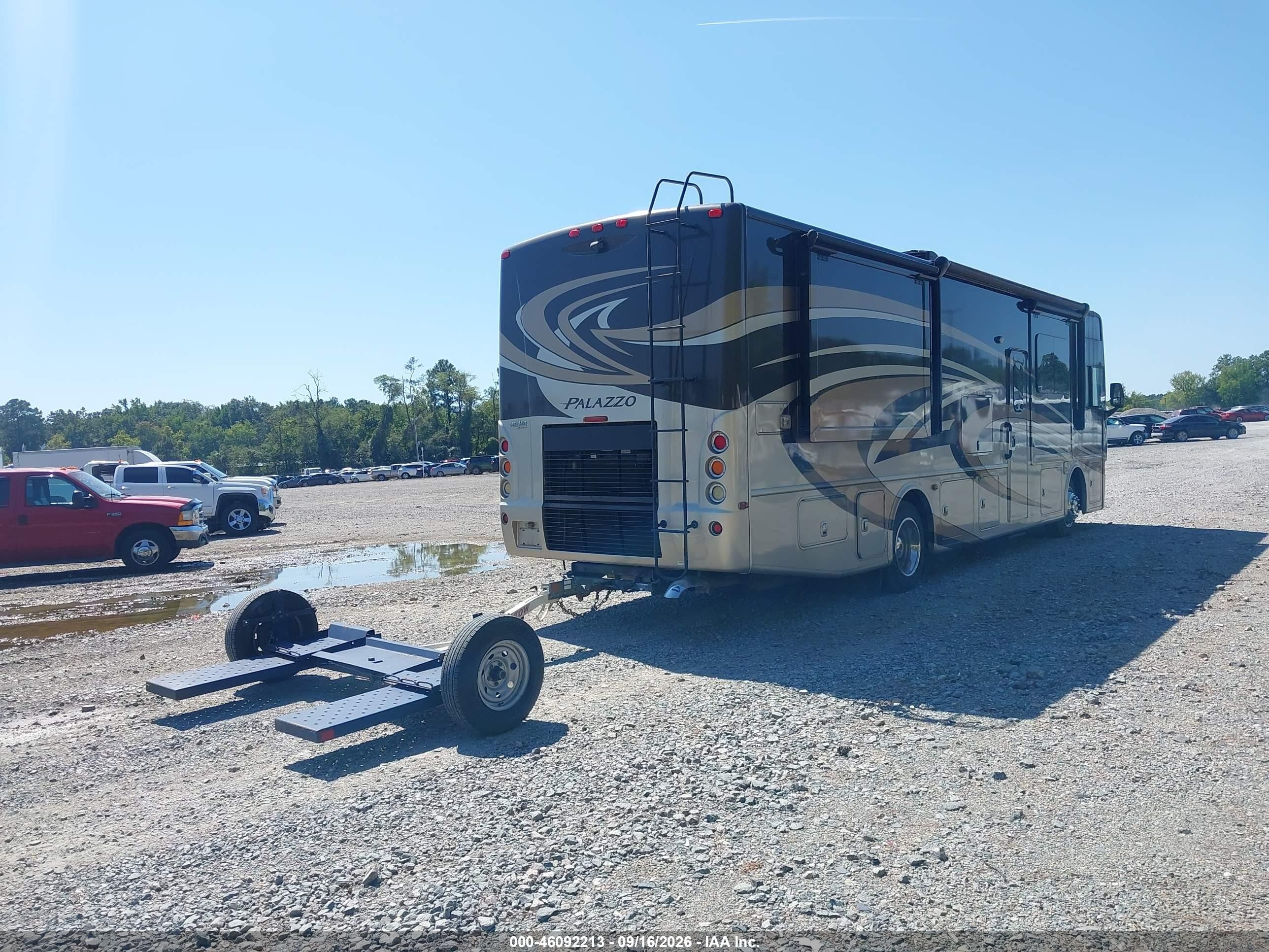 2015 Freightliner Chassis VIN 4UZACJDT6FCGN8711 IAAI salvage auction — Normal Wear, Clear (Virginia), sold $28,550 on 2026-10-16 (photo 4)