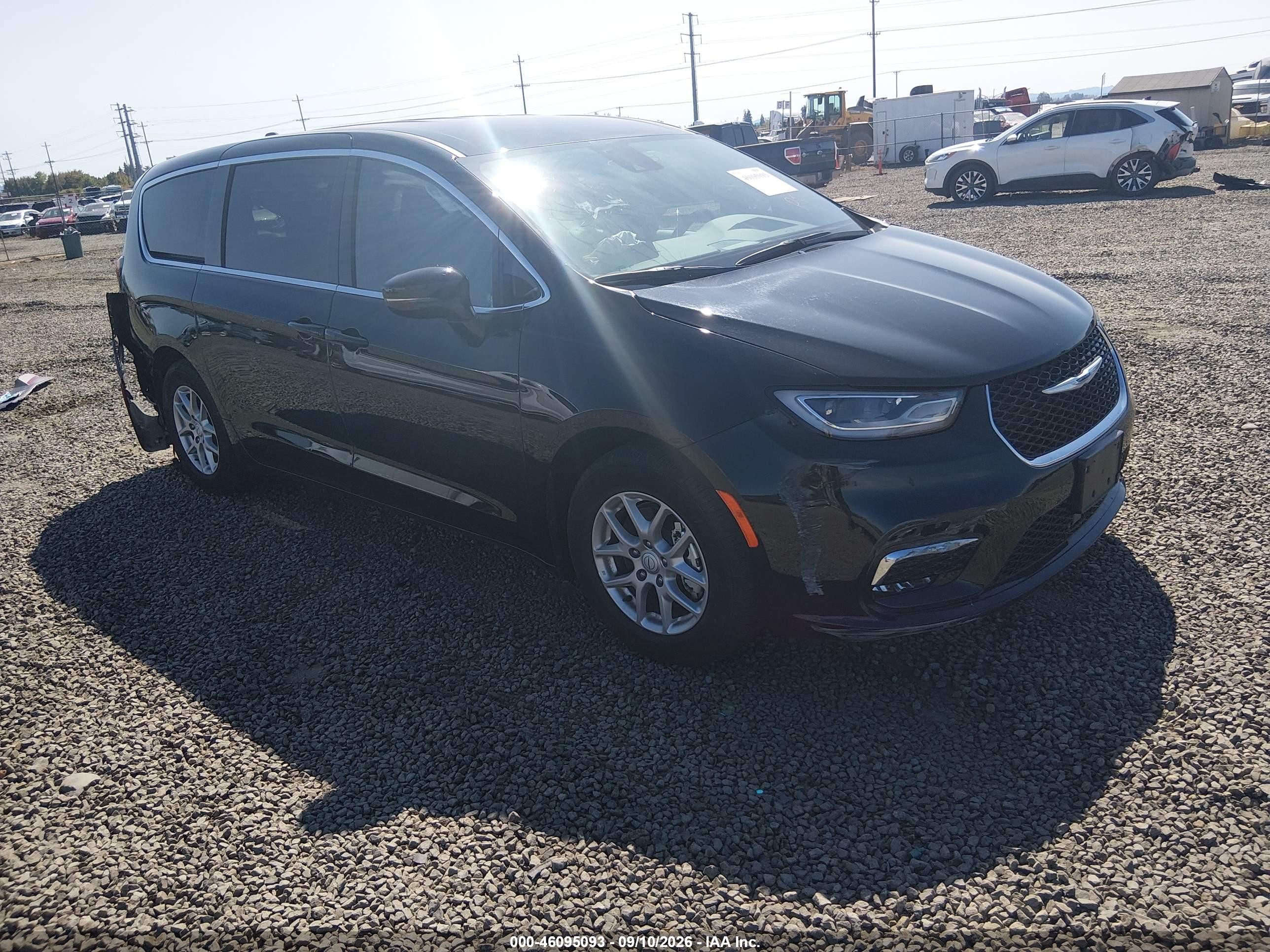 2026 Chrysler Pacifica VIN 2C4RC1BG5TR235292 — IAAI salvage auction photo