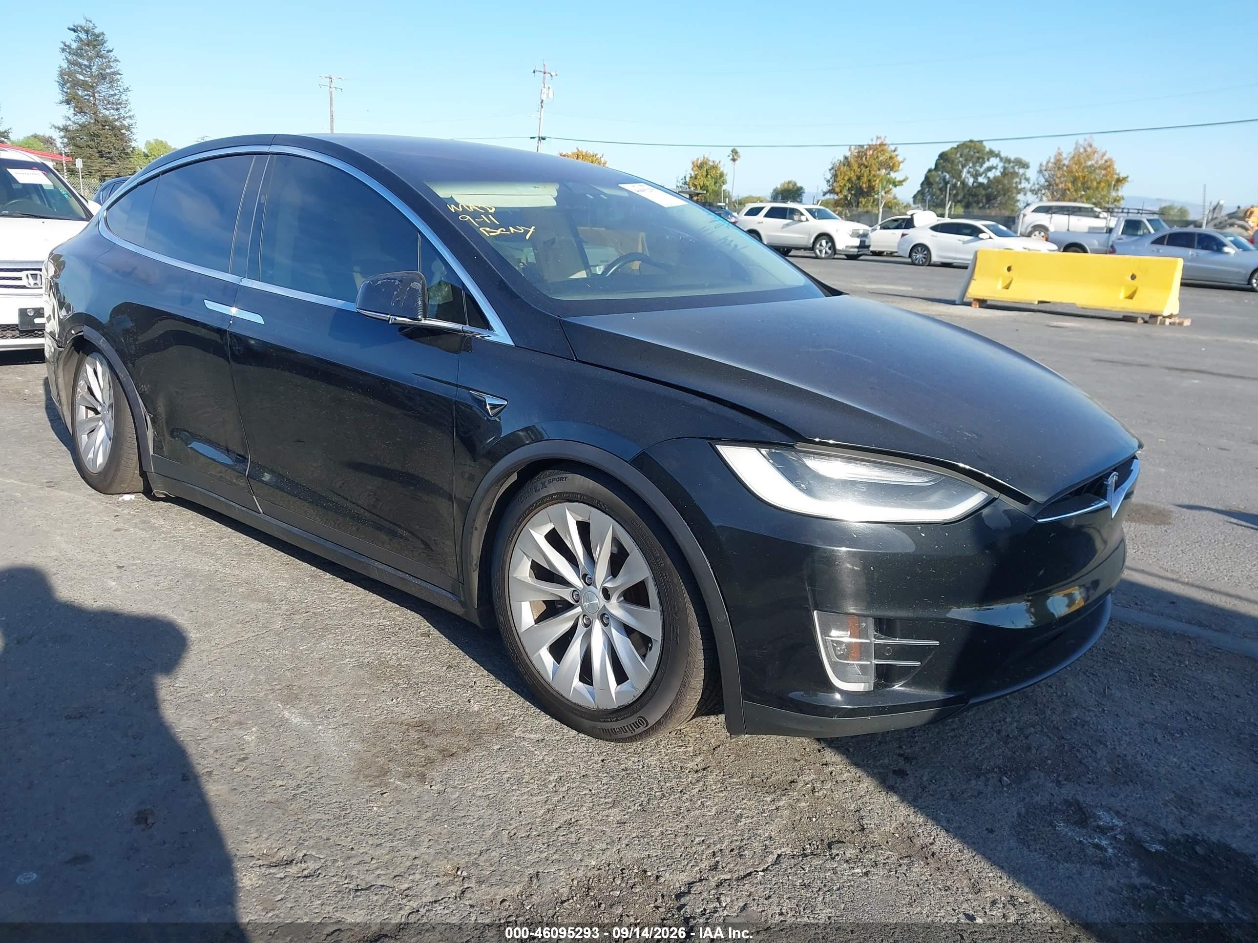 2017 Tesla Model X VIN 5YJXCDE27HF049281 — IAAI salvage auction photo