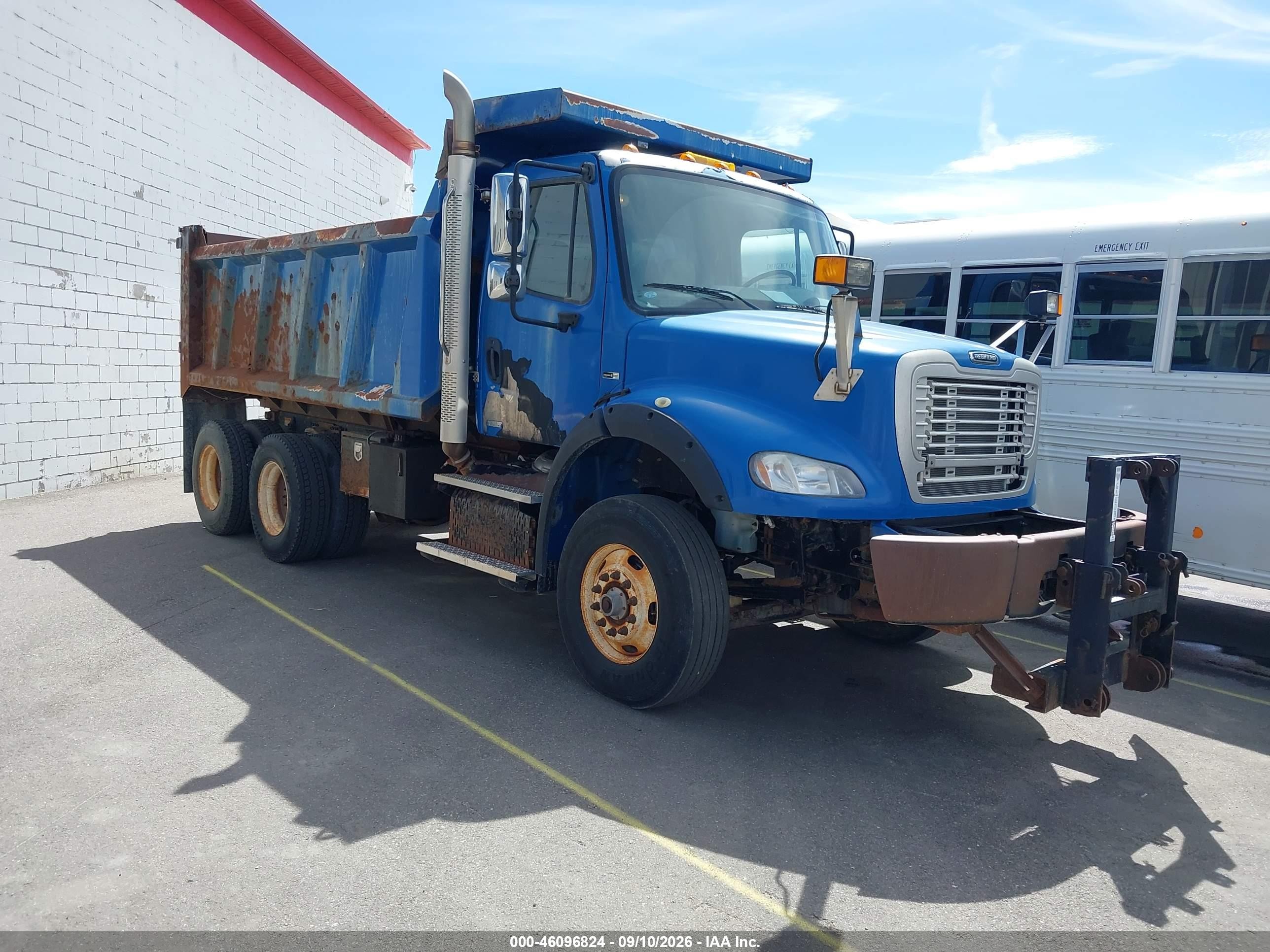 2011 Freightliner M2 VIN 1FVHC7DV7BHA96102 — IAAI salvage auction photo