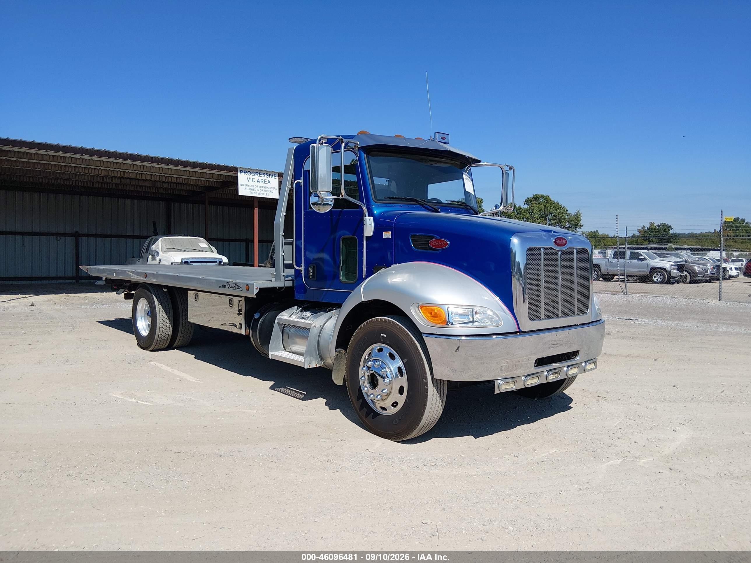 2014 Peterbilt 337 VIN 2NP2HM6X6EM217732 — IAAI salvage auction photo
