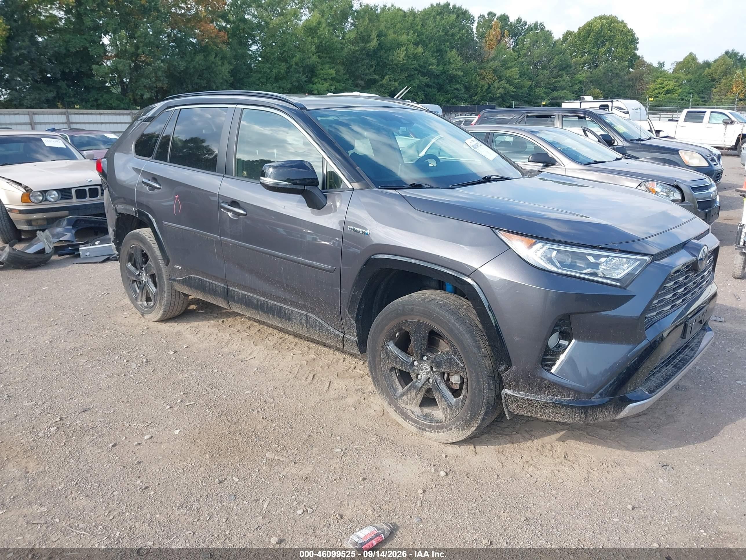2019 Toyota RAV4 Hybrid VIN JTMEWRFV5KJ017191 — IAAI salvage auction photo