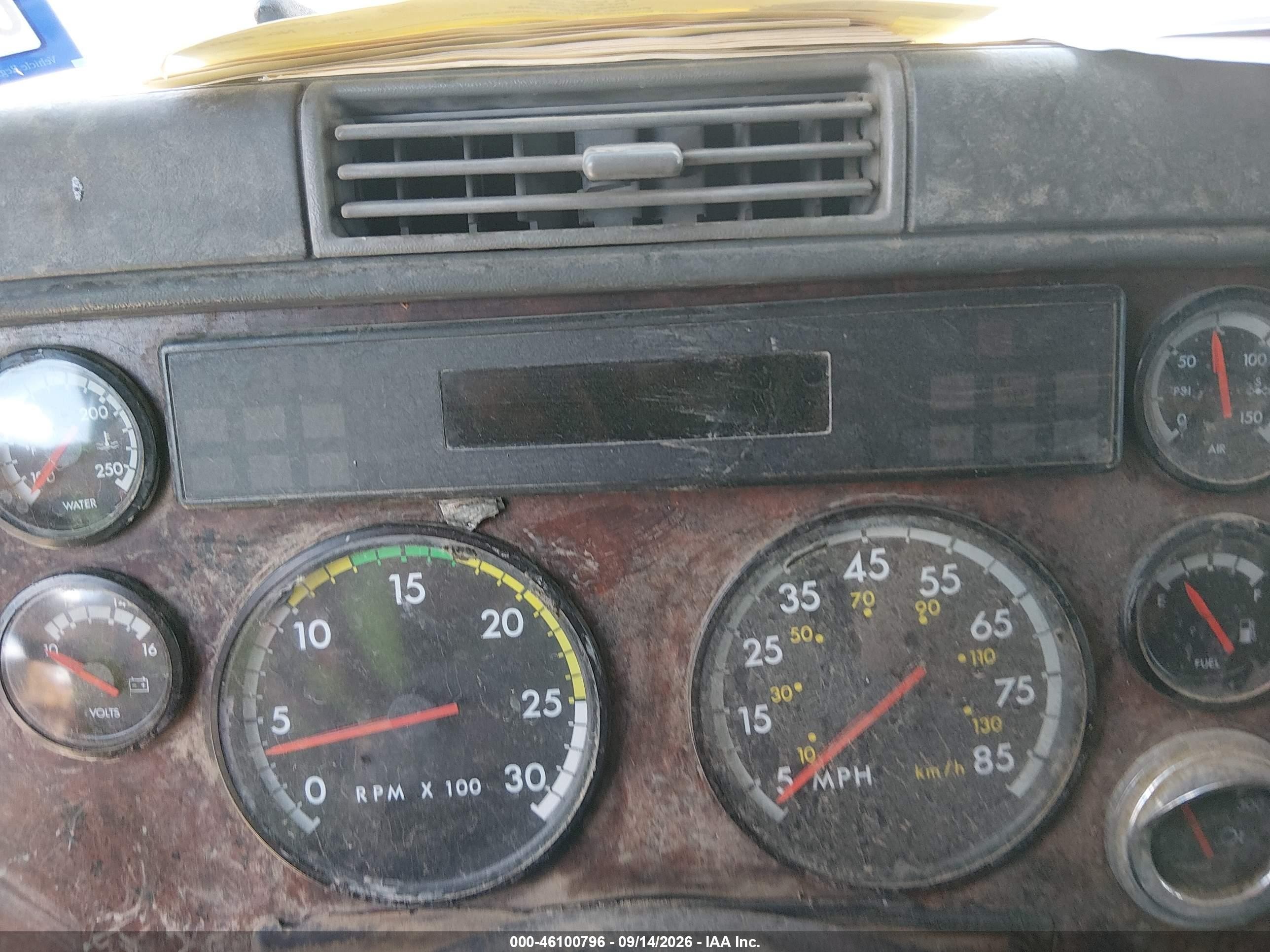 2002 Freightliner Conventional VIN 1FUJBBCG72PK19611 IAAI salvage auction — Unknown, Salvage (Texas), sold $7,250 on 2026-10-07 (photo 5)