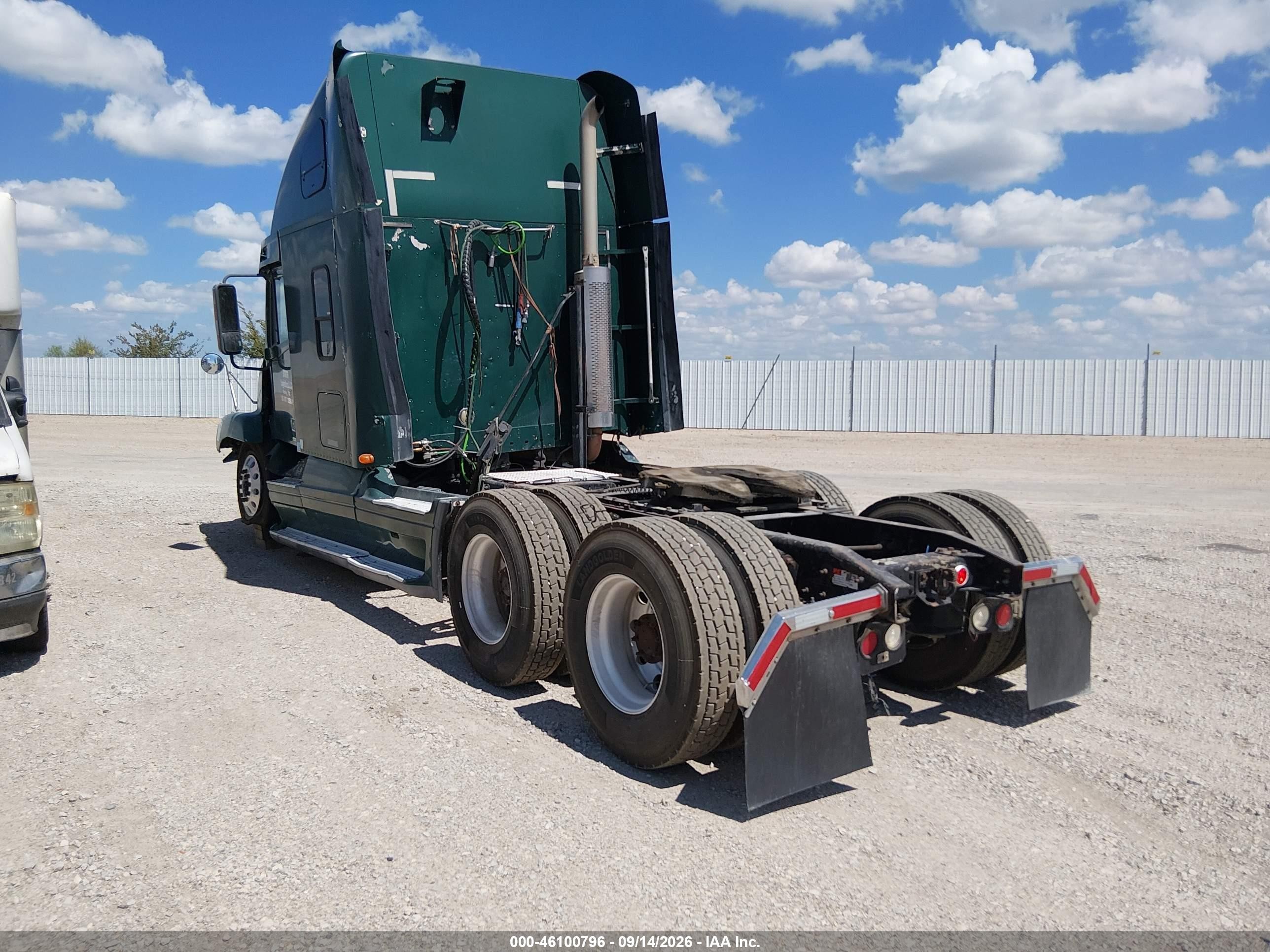 2002 Freightliner Conventional VIN 1FUJBBCG72PK19611 IAAI salvage auction — Unknown, Salvage (Texas), sold $7,250 on 2026-10-07 (photo 3)
