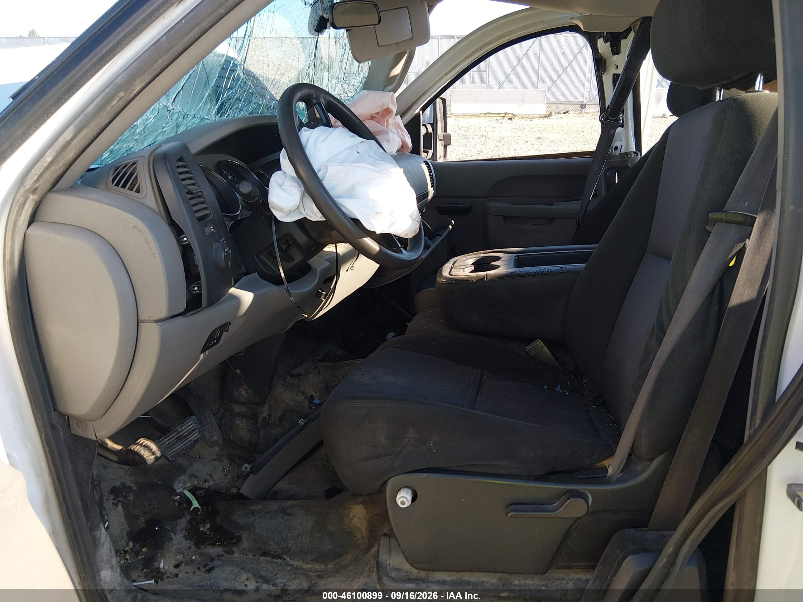 2011 Chevrolet Silverado 2500 VIN 1GC2CVCG2BZ207638 IAAI salvage auction — Unknown, Salvage (North Carolina), sold $875 on 2026-10-25 (photo 5)