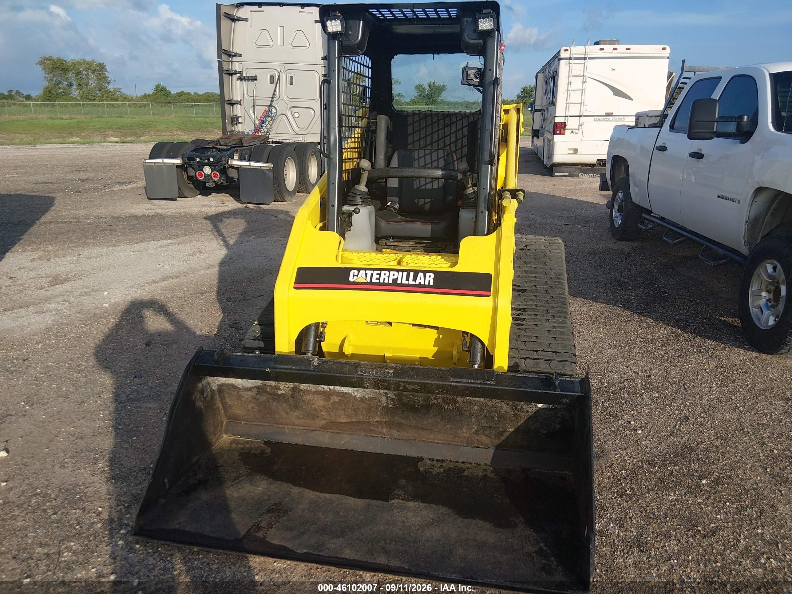 2007 Caterpillar 247b Loader VIN CAT0247BJMTL05240 IAAI salvage auction — Front & Rear, Bill Of Sale (Texas), sold $14,000 on 2026-10-06 (photo 6)