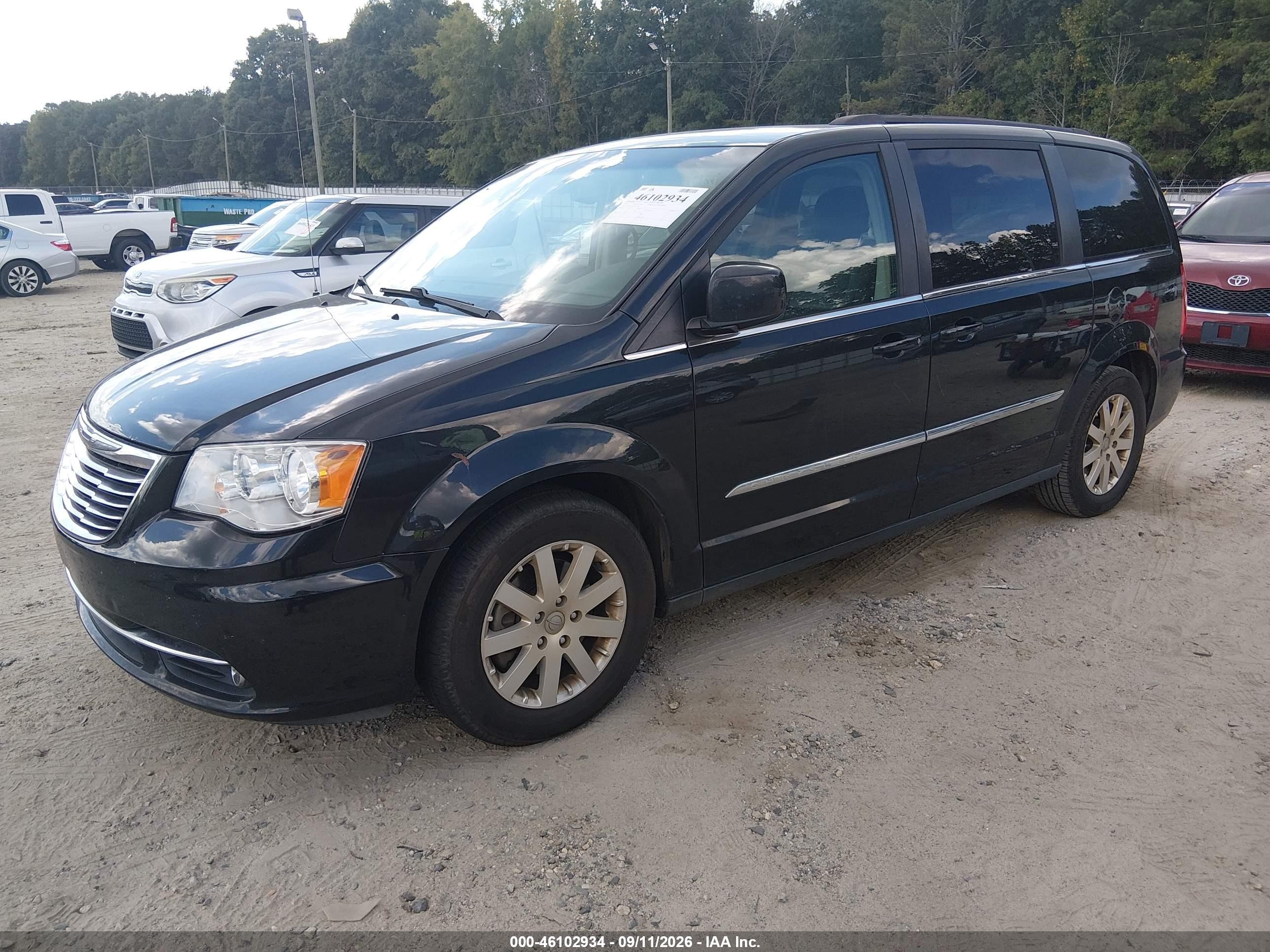 2016 Chrysler Town & country VIN 2C4RC1BG7GR213848 IAAI salvage auction — Normal Wear, Clear (Georgia), sold $975 on 2026-09-25 (photo 2)